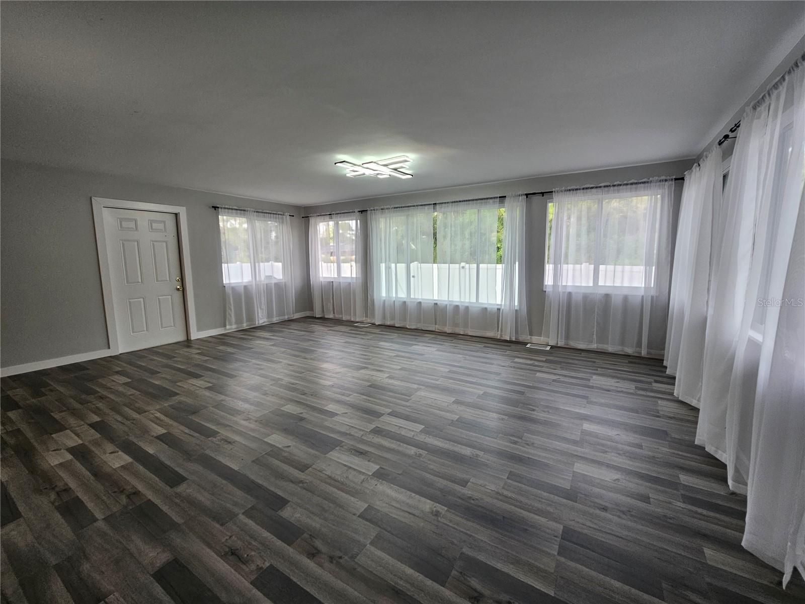 2321 INGRAM AVE — photo 8