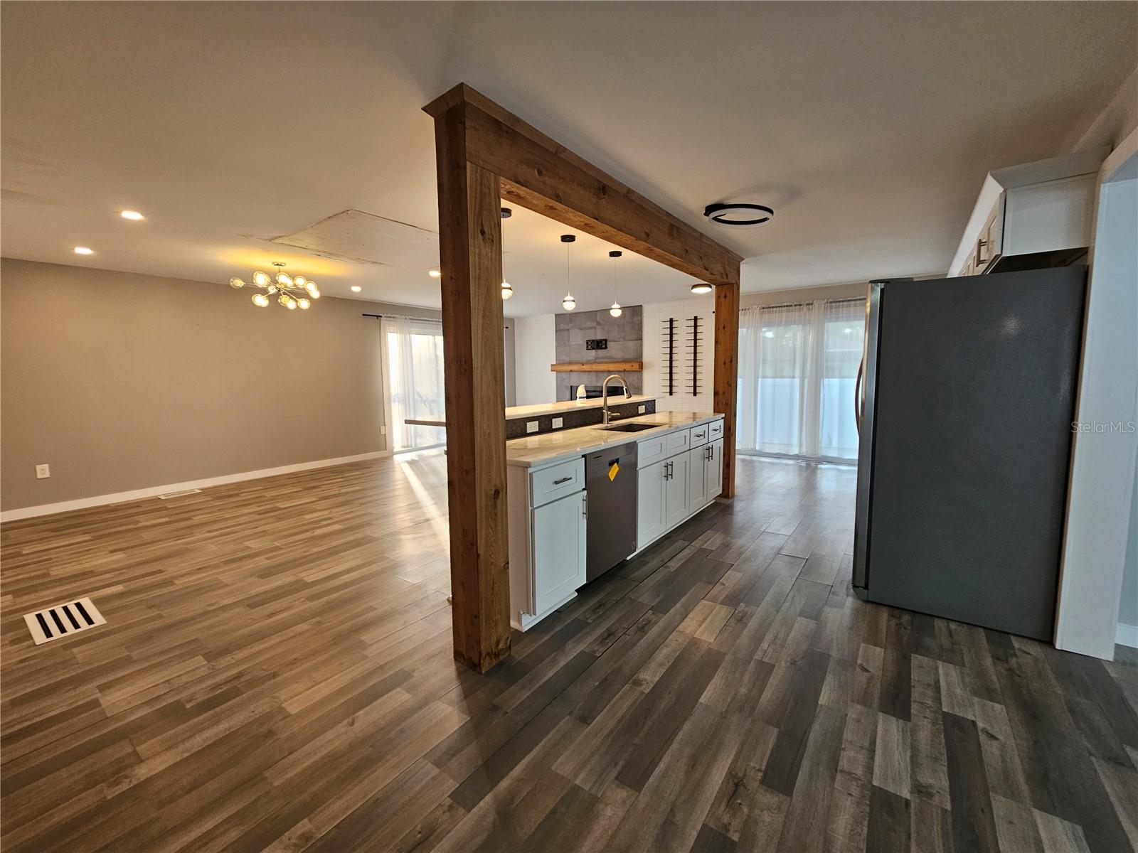 2321 INGRAM AVE — photo 9