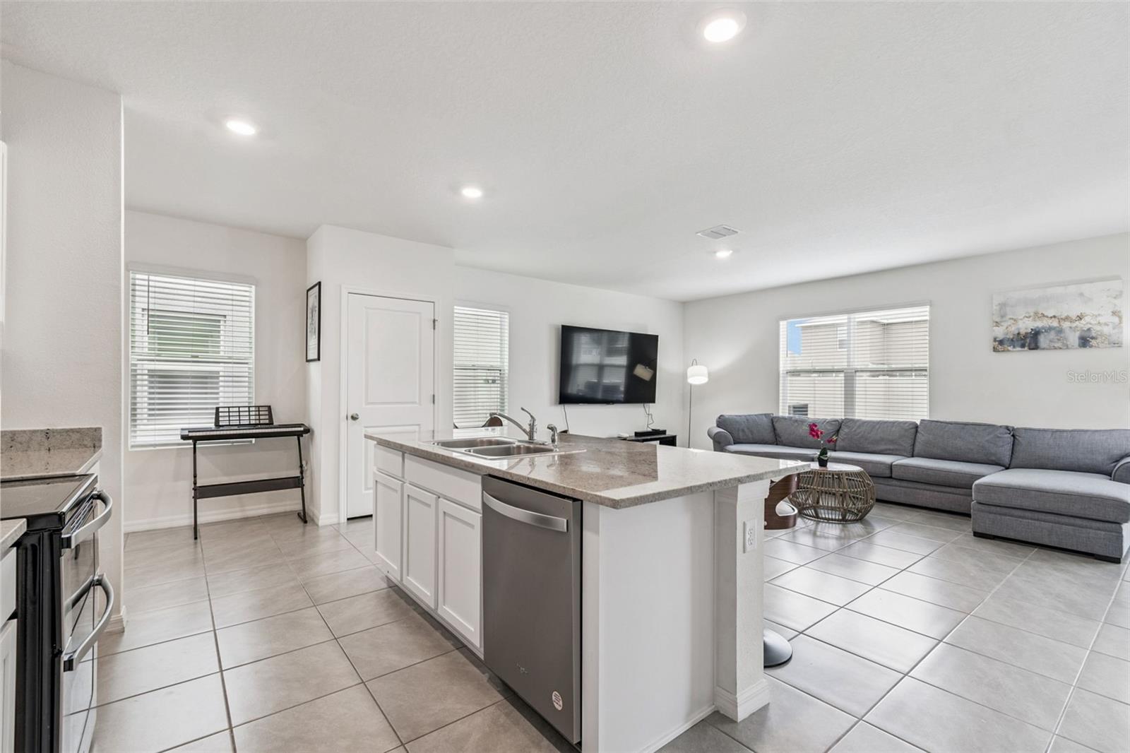 5667 CHORLEYWOOD LN — photo 9