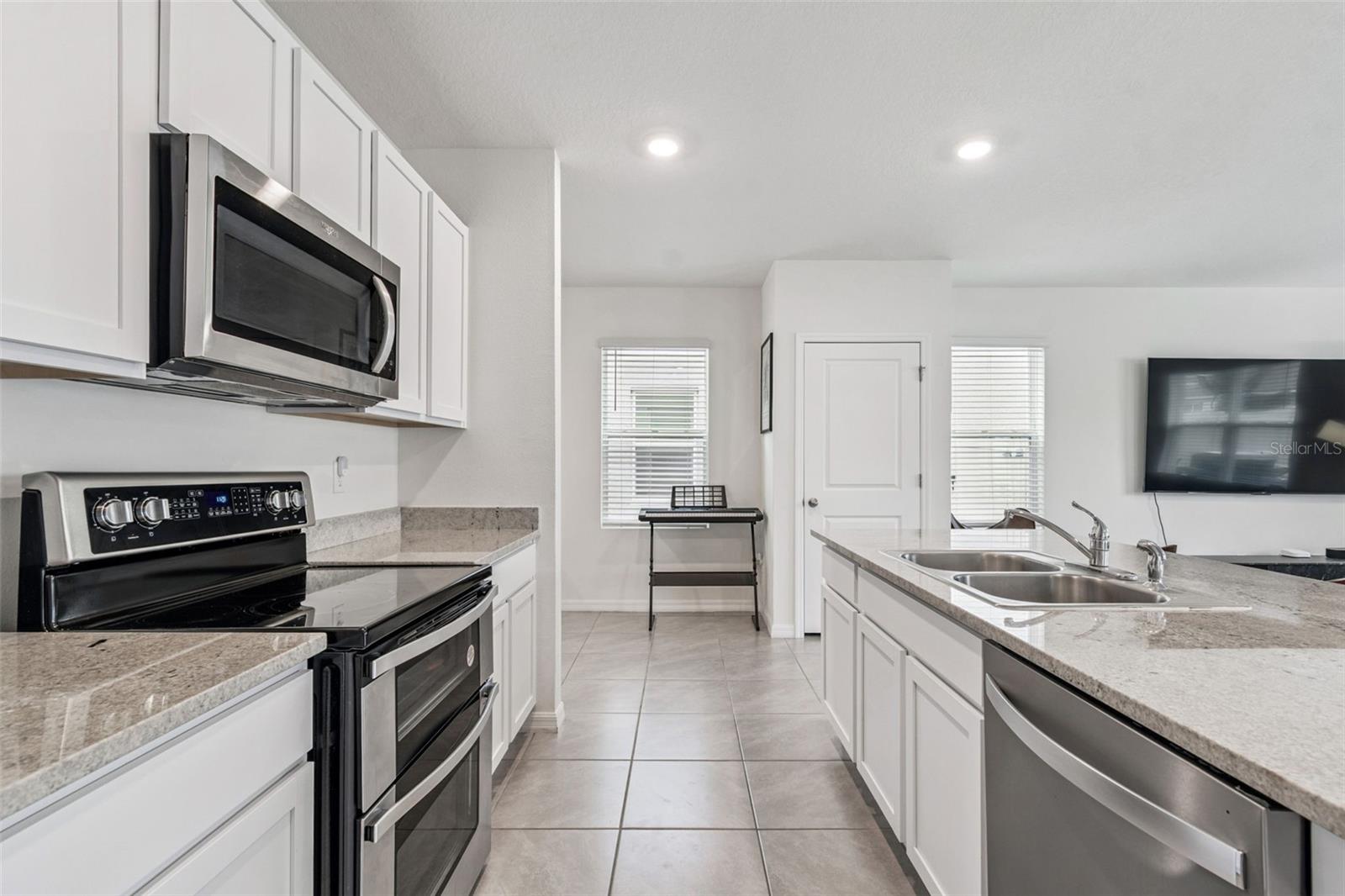 5667 CHORLEYWOOD LN — photo 12