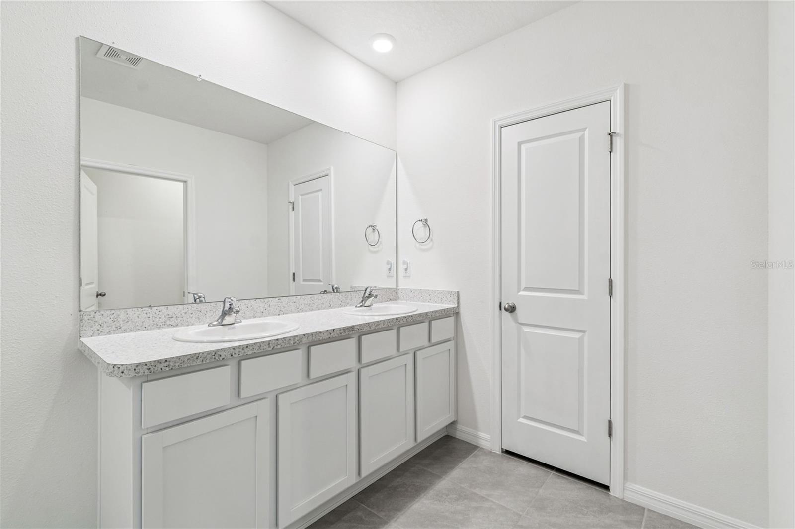 5667 CHORLEYWOOD LN — photo 52