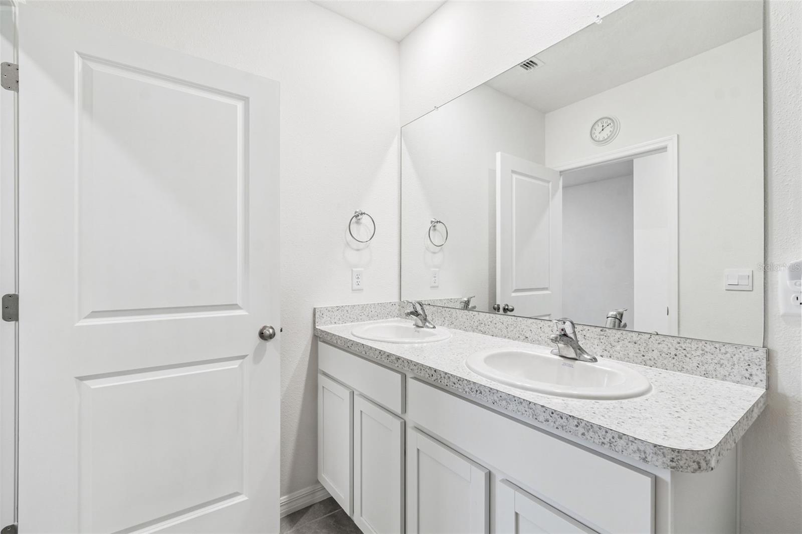 5667 CHORLEYWOOD LN — photo 41
