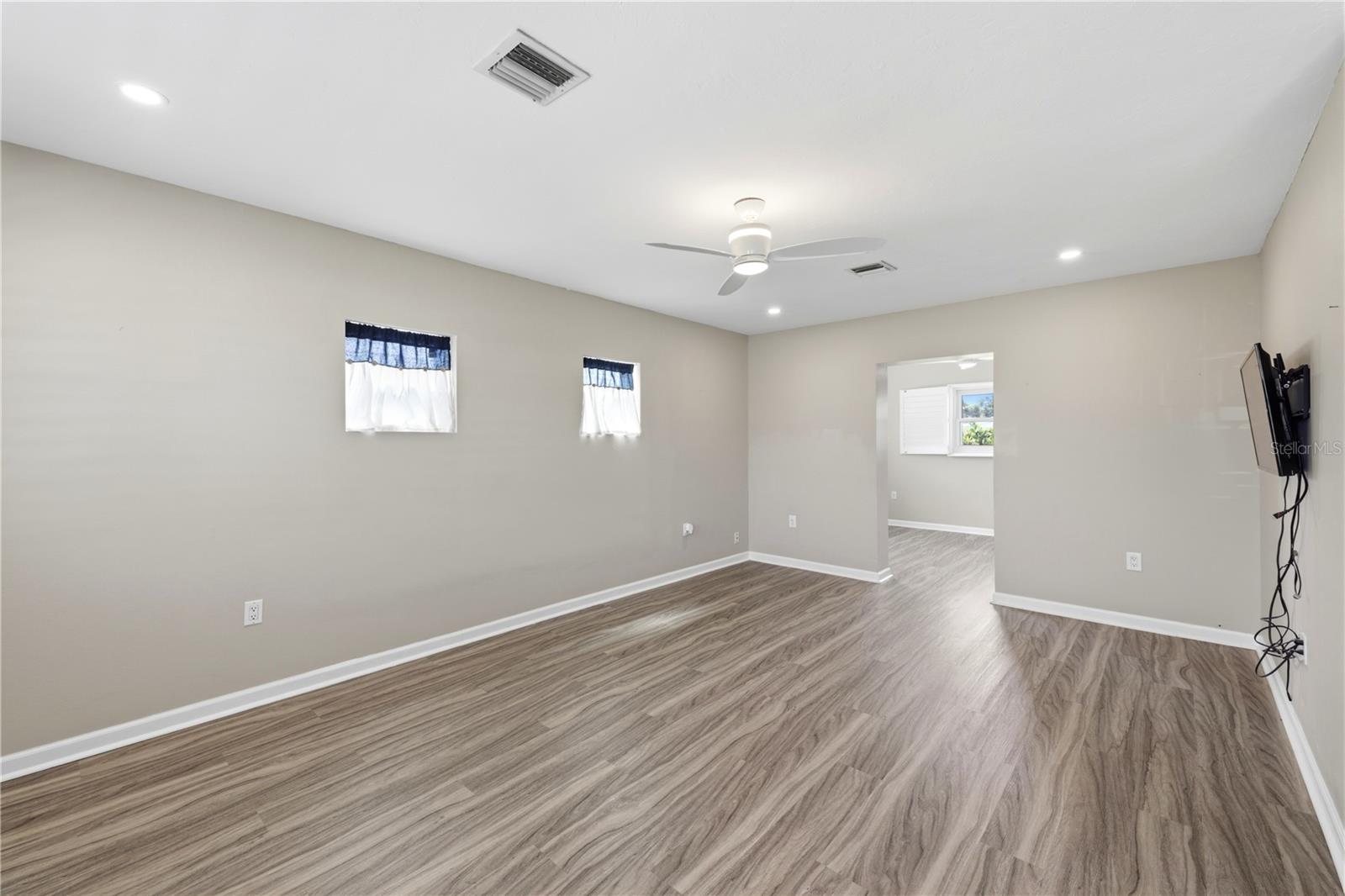 1317 CYPRESS AVE — photo 8