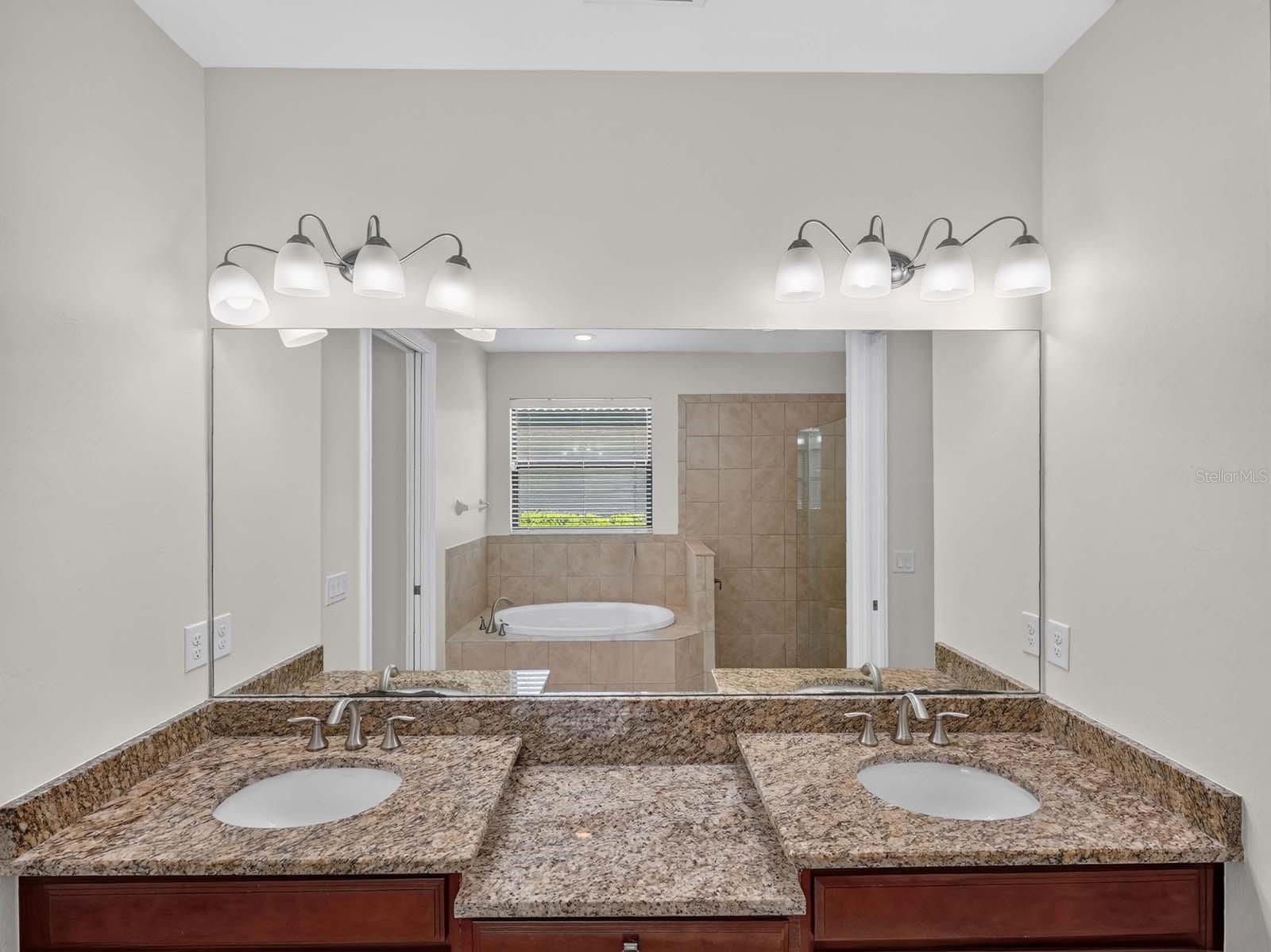1093 BLUFFWOOD DR — photo 20