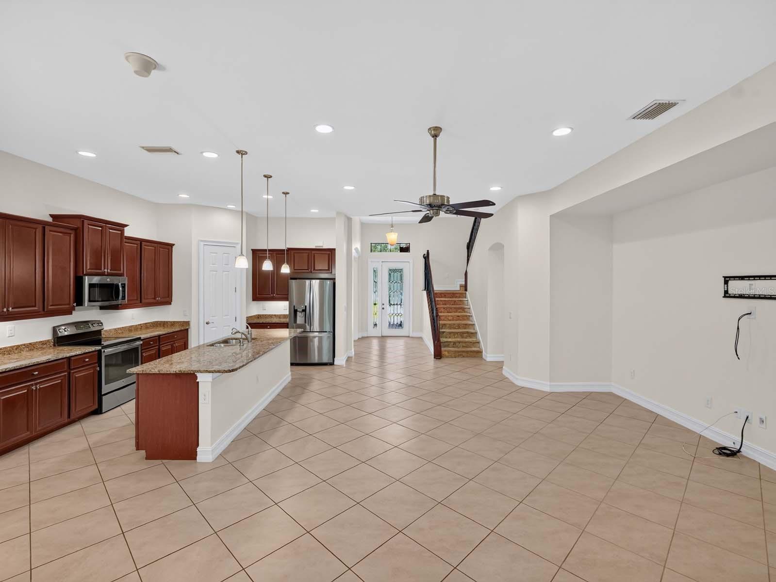1093 BLUFFWOOD DR — photo 2
