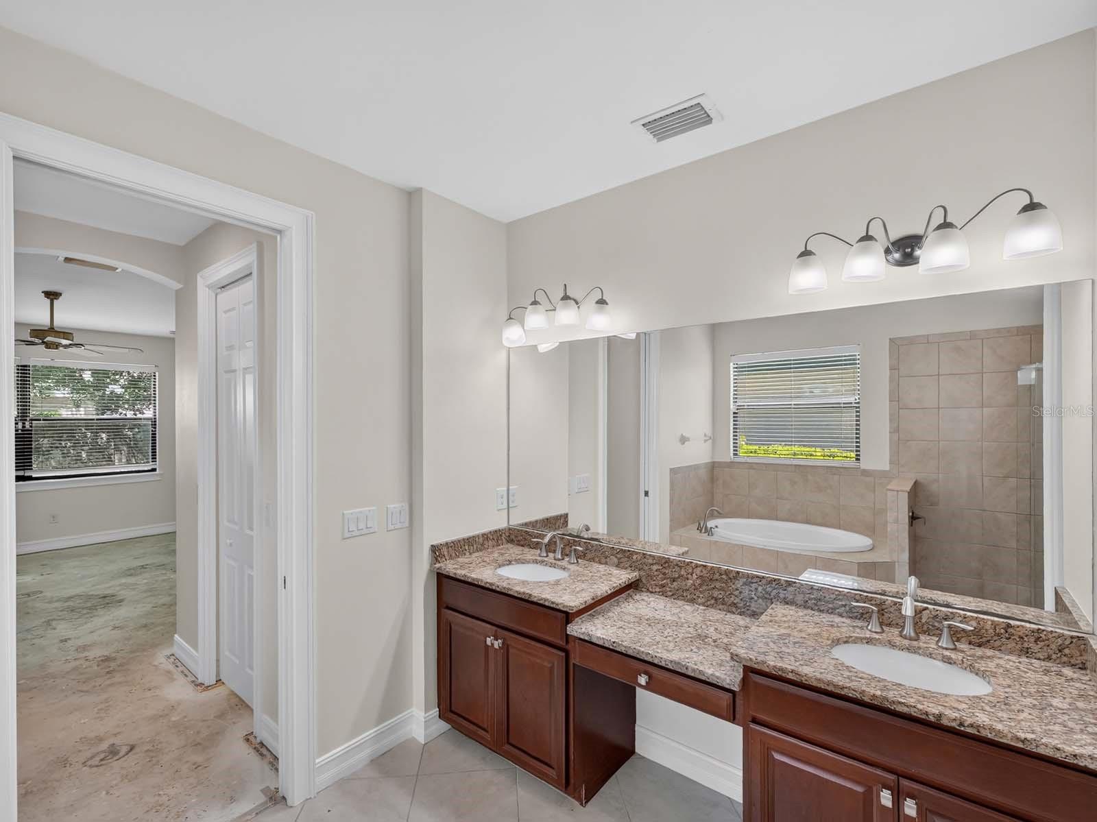1093 BLUFFWOOD DR — photo 4