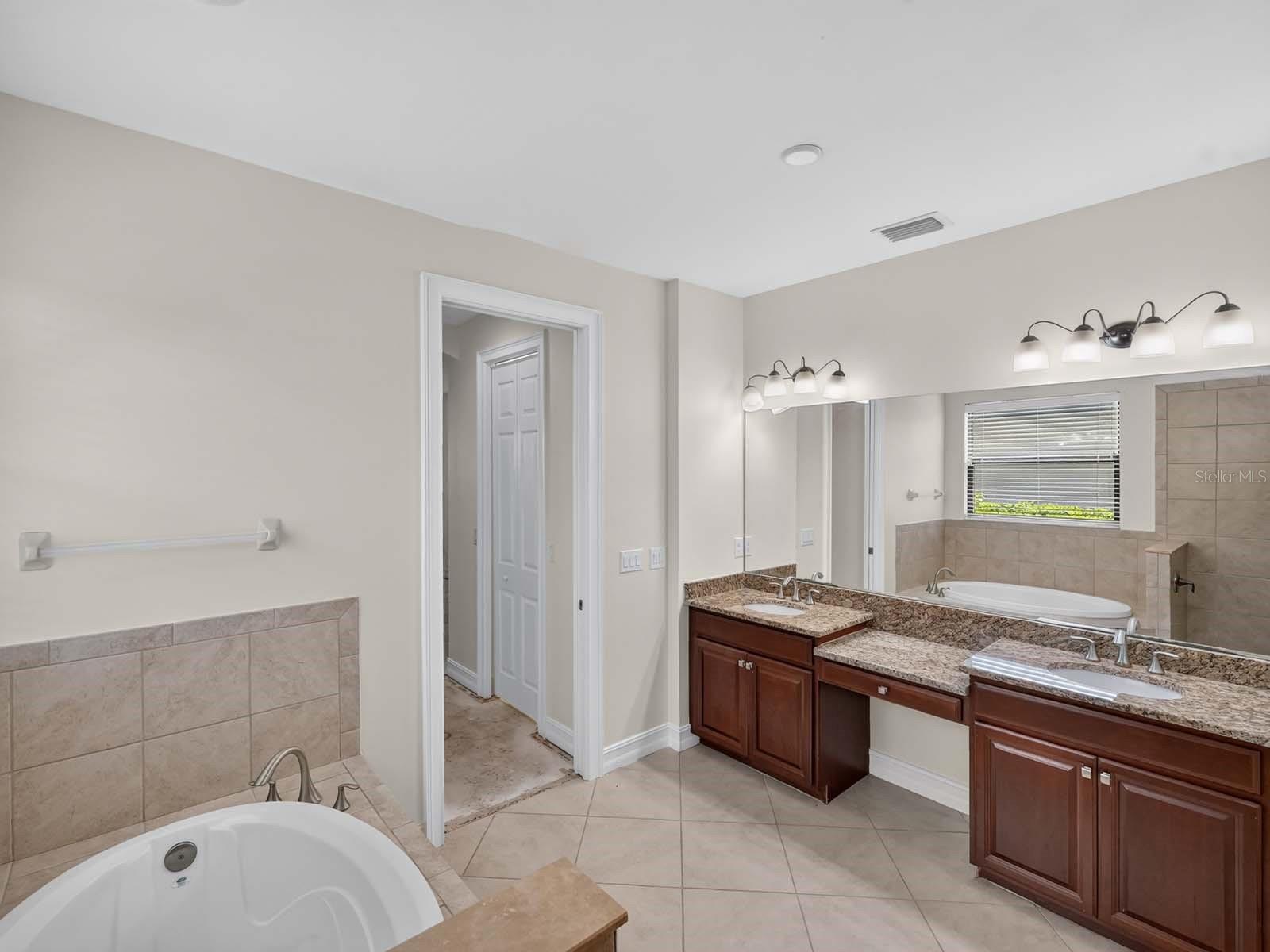 1093 BLUFFWOOD DR — photo 22