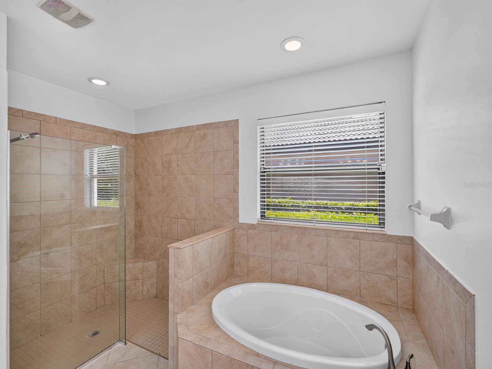 1093 BLUFFWOOD DR — photo 21