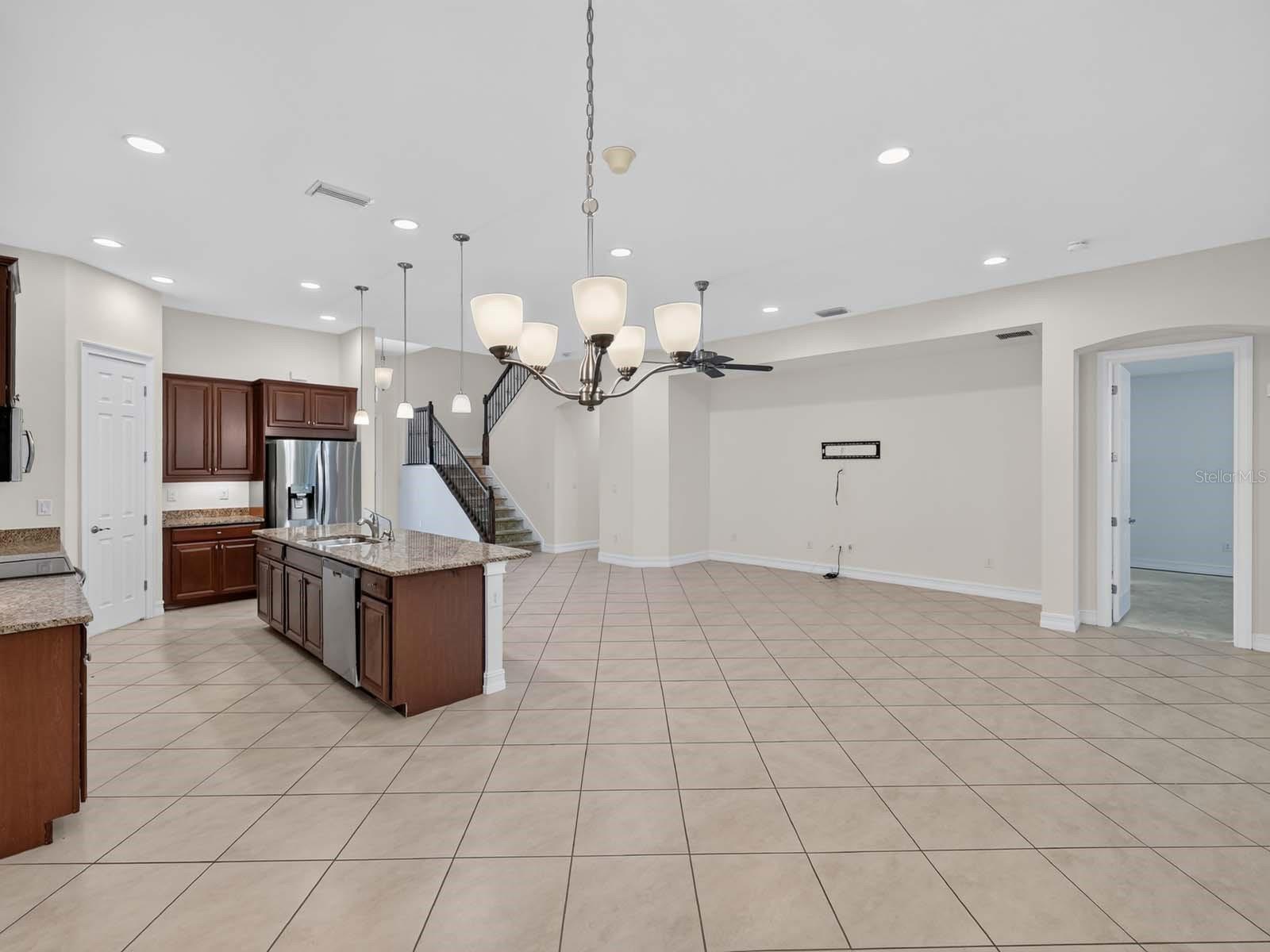 1093 BLUFFWOOD DR — photo 16