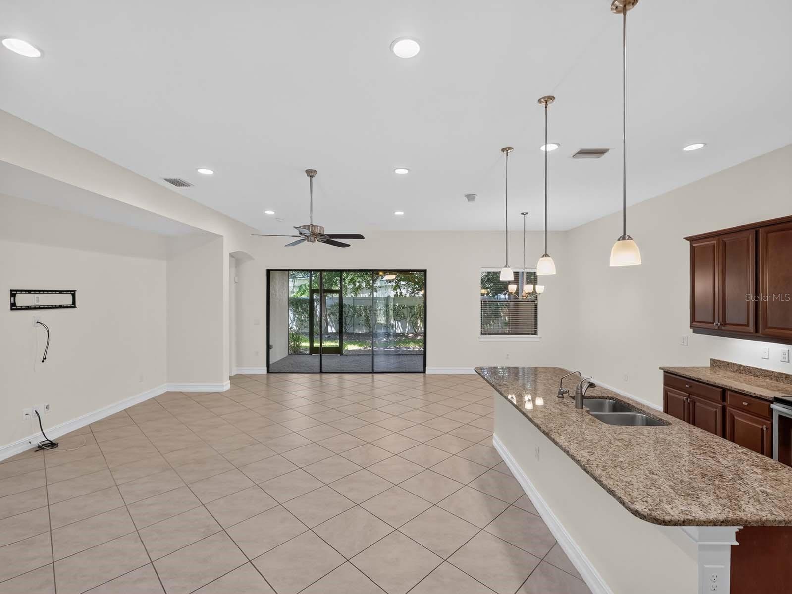 1093 BLUFFWOOD DR — photo 15