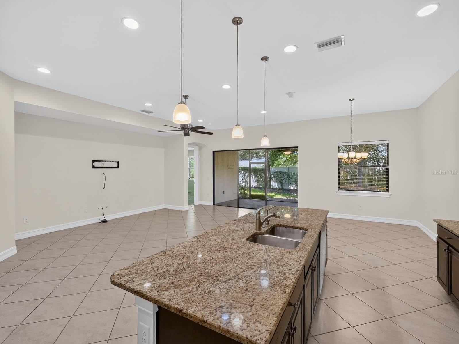 1093 BLUFFWOOD DR — photo 14
