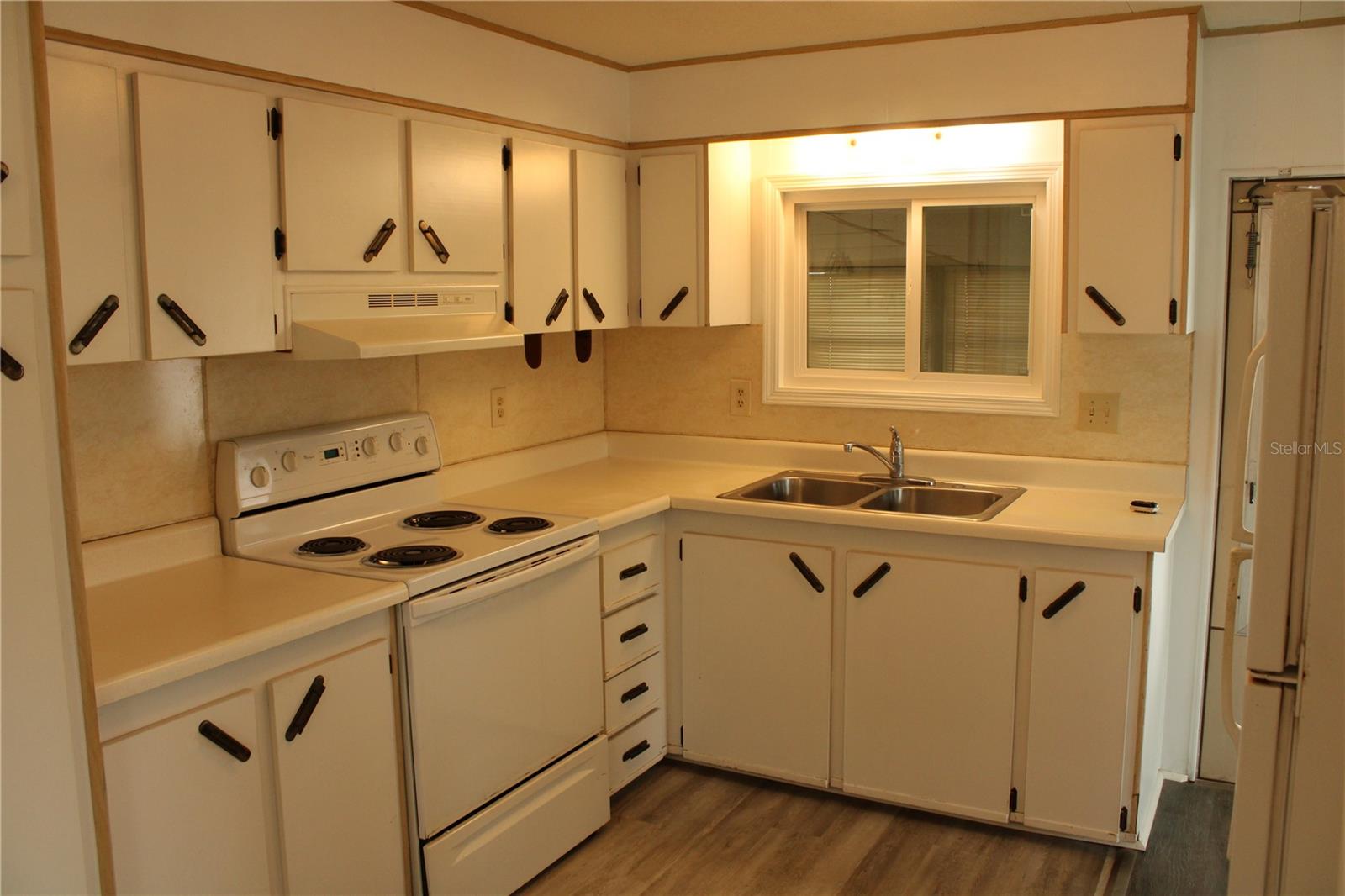 204 50TH AVENUE DR W — photo 3
