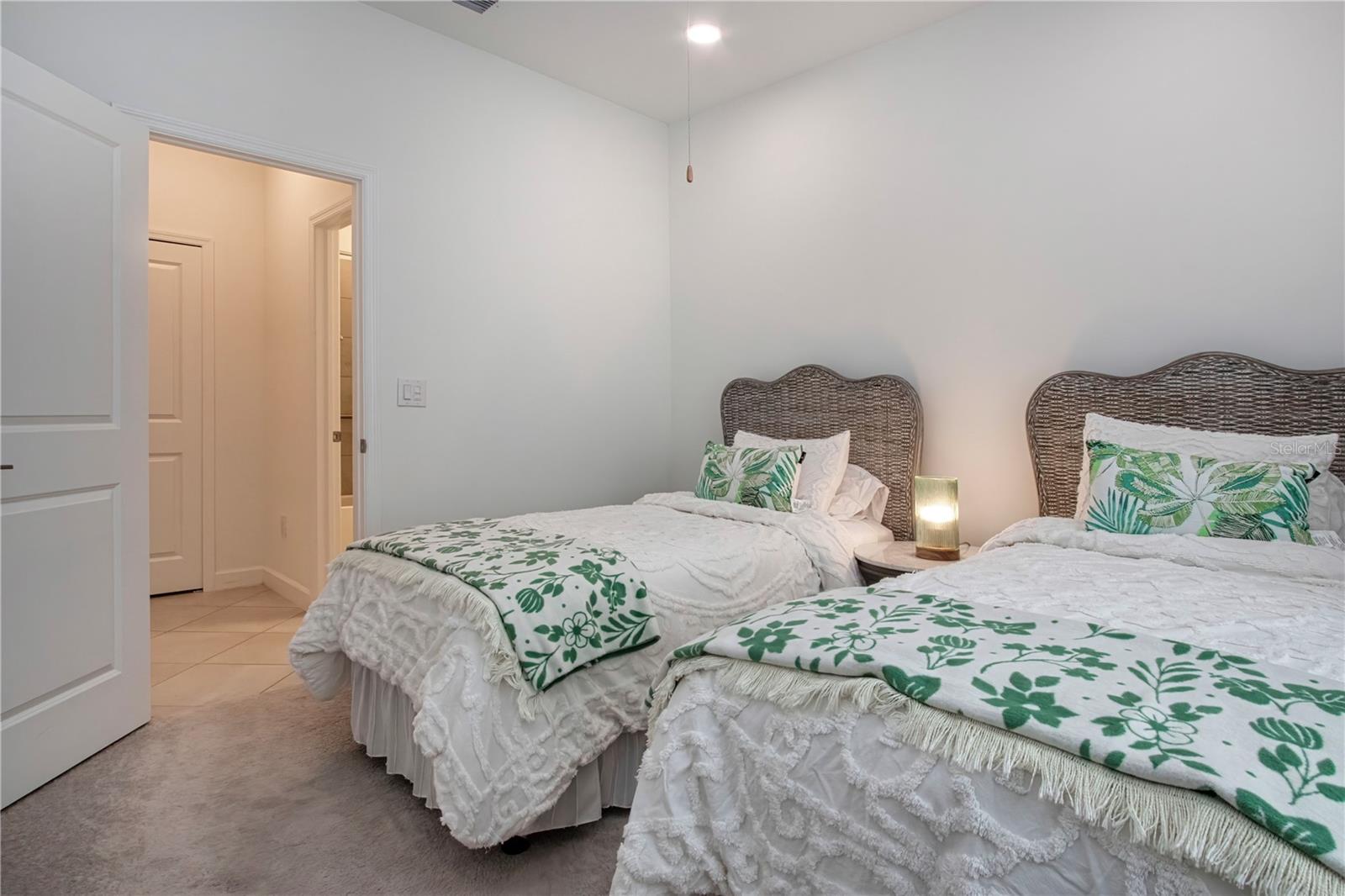 5160 CORAL REEF WAY — photo 33