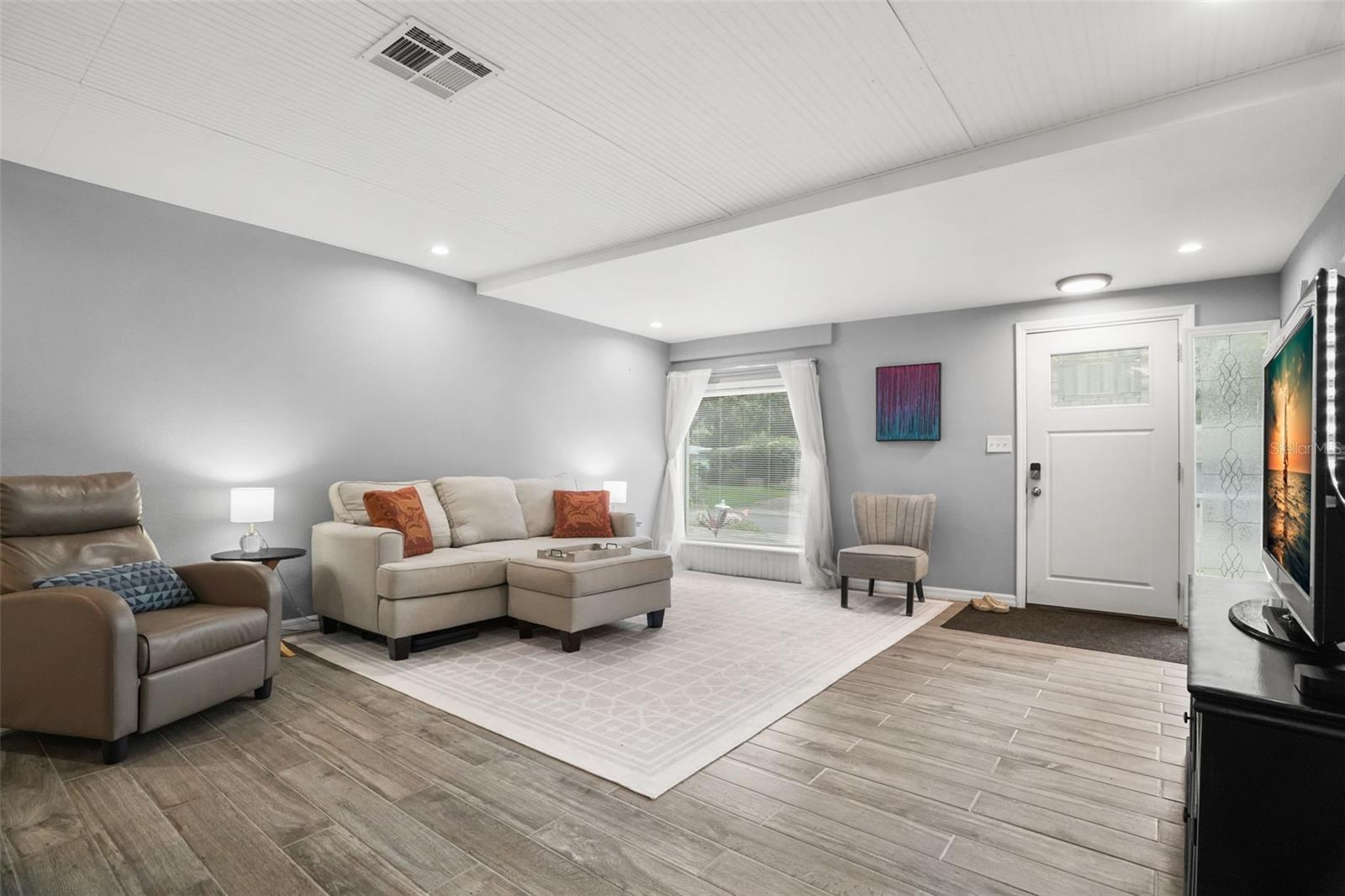 1663 SAN MATEO DR — photo 8
