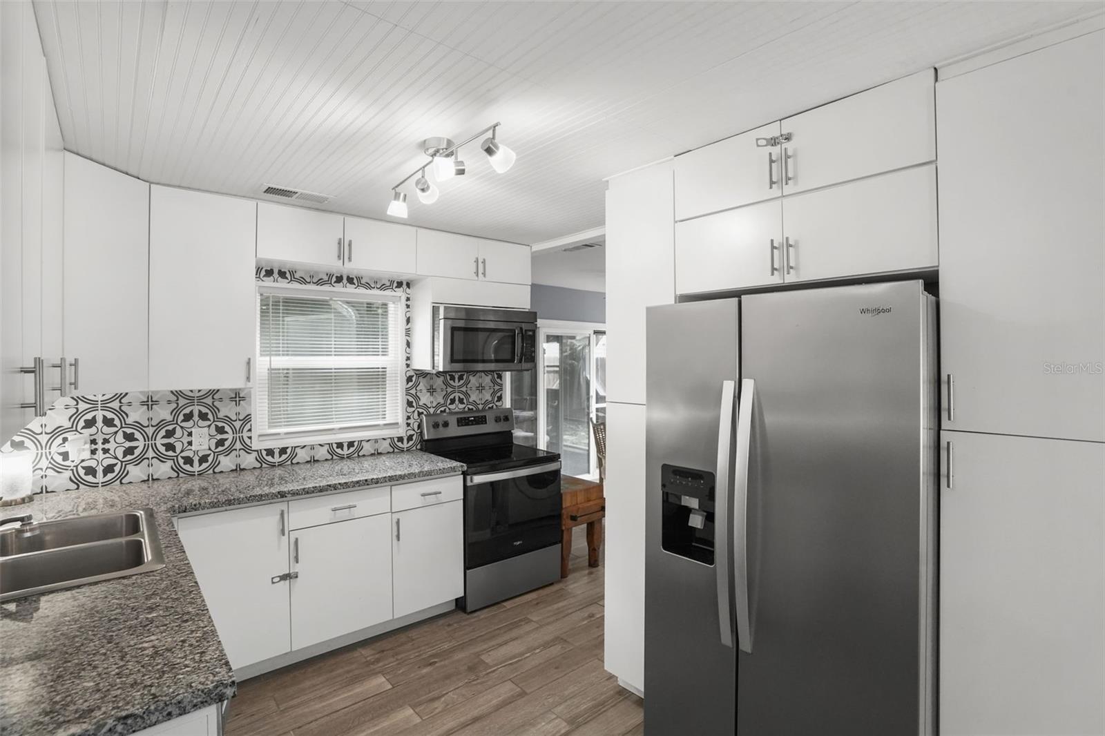 1663 SAN MATEO DR — photo 10