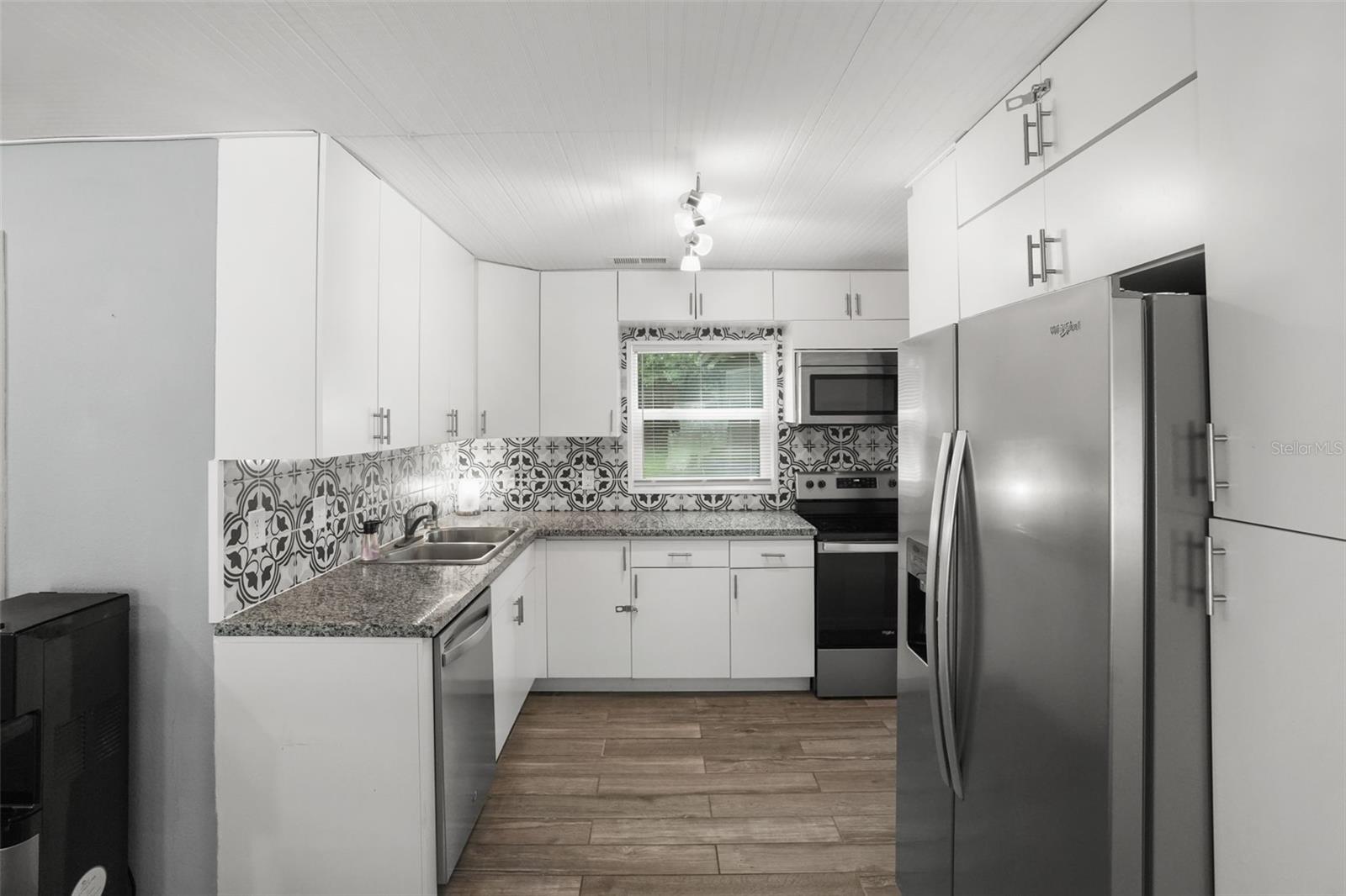 1663 SAN MATEO DR — photo 9