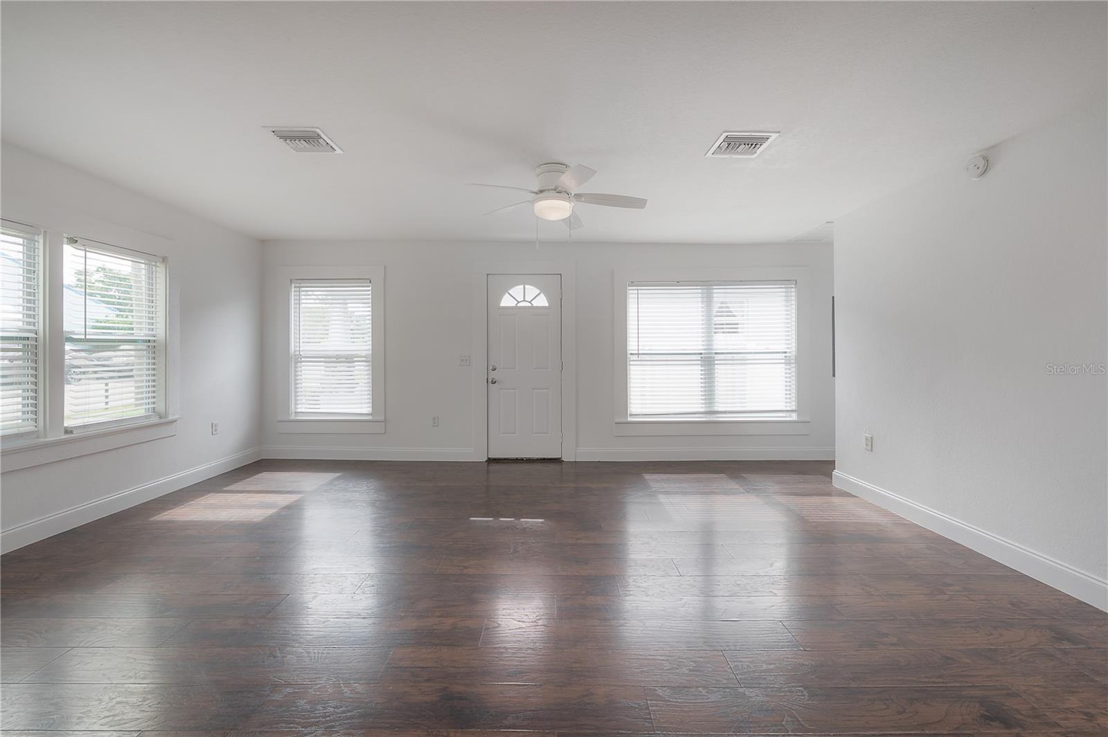 405 E CAYUGA ST — photo 11