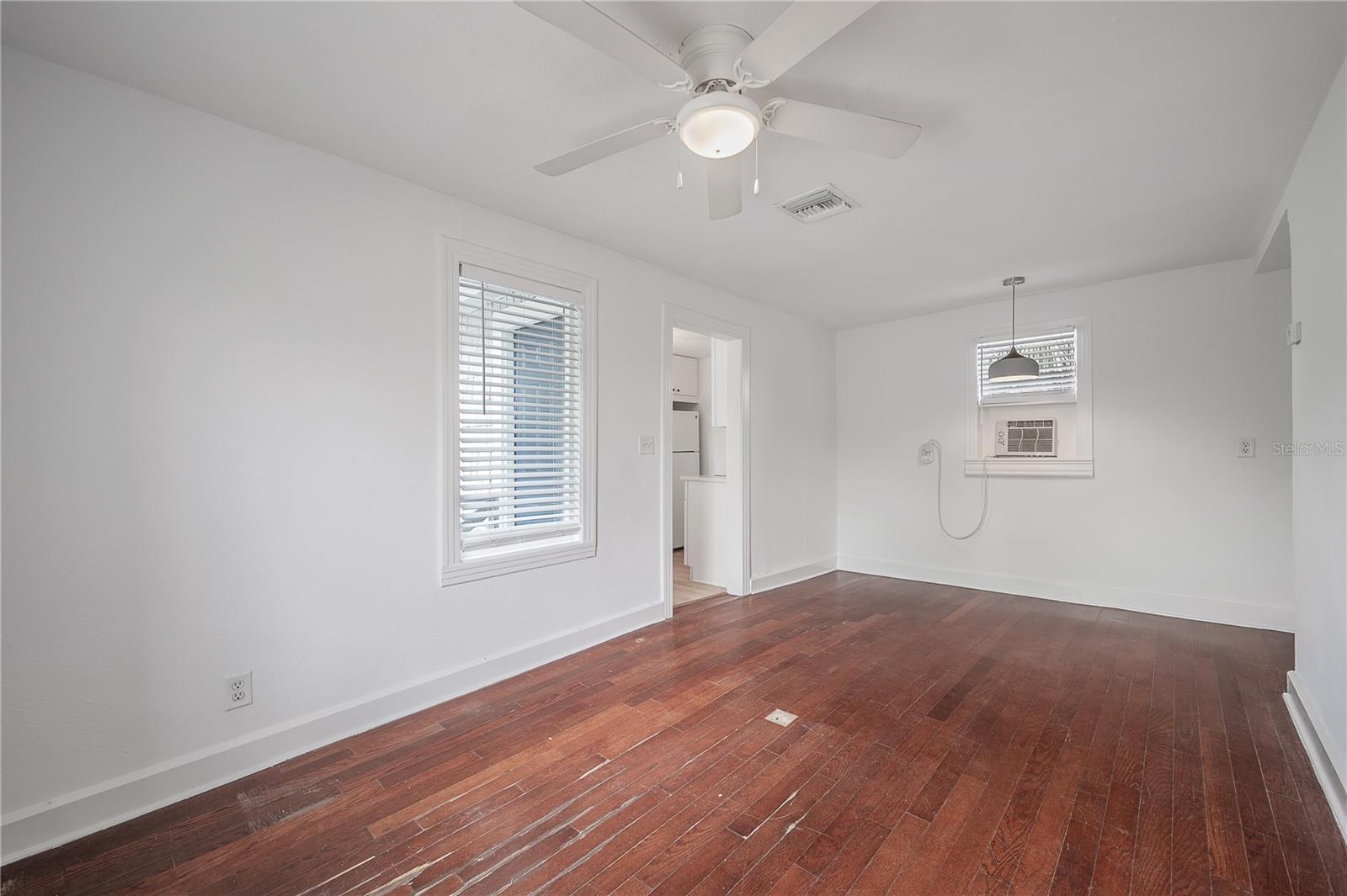 405 E CAYUGA ST — photo 31
