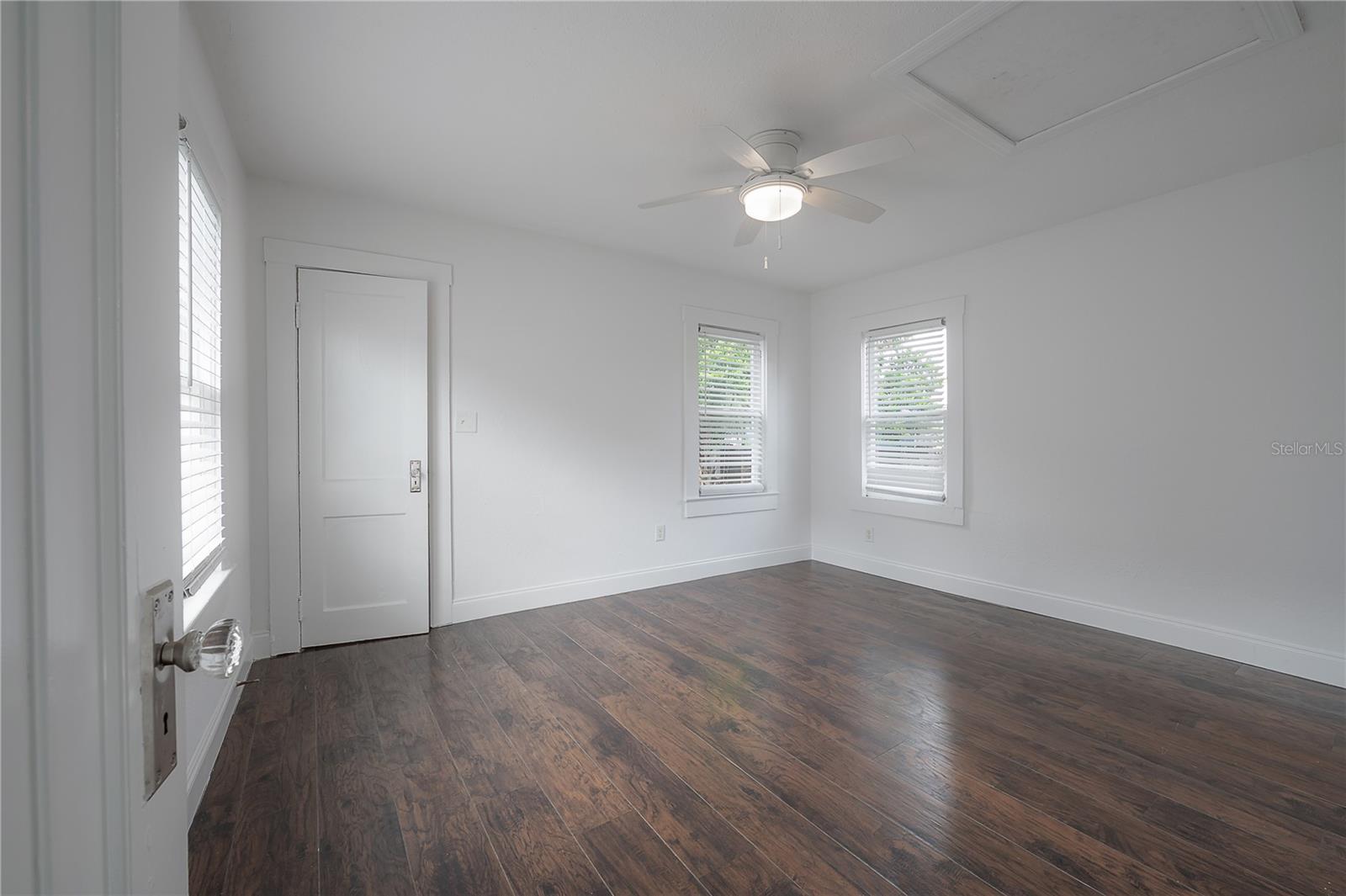 405 E CAYUGA ST — photo 35