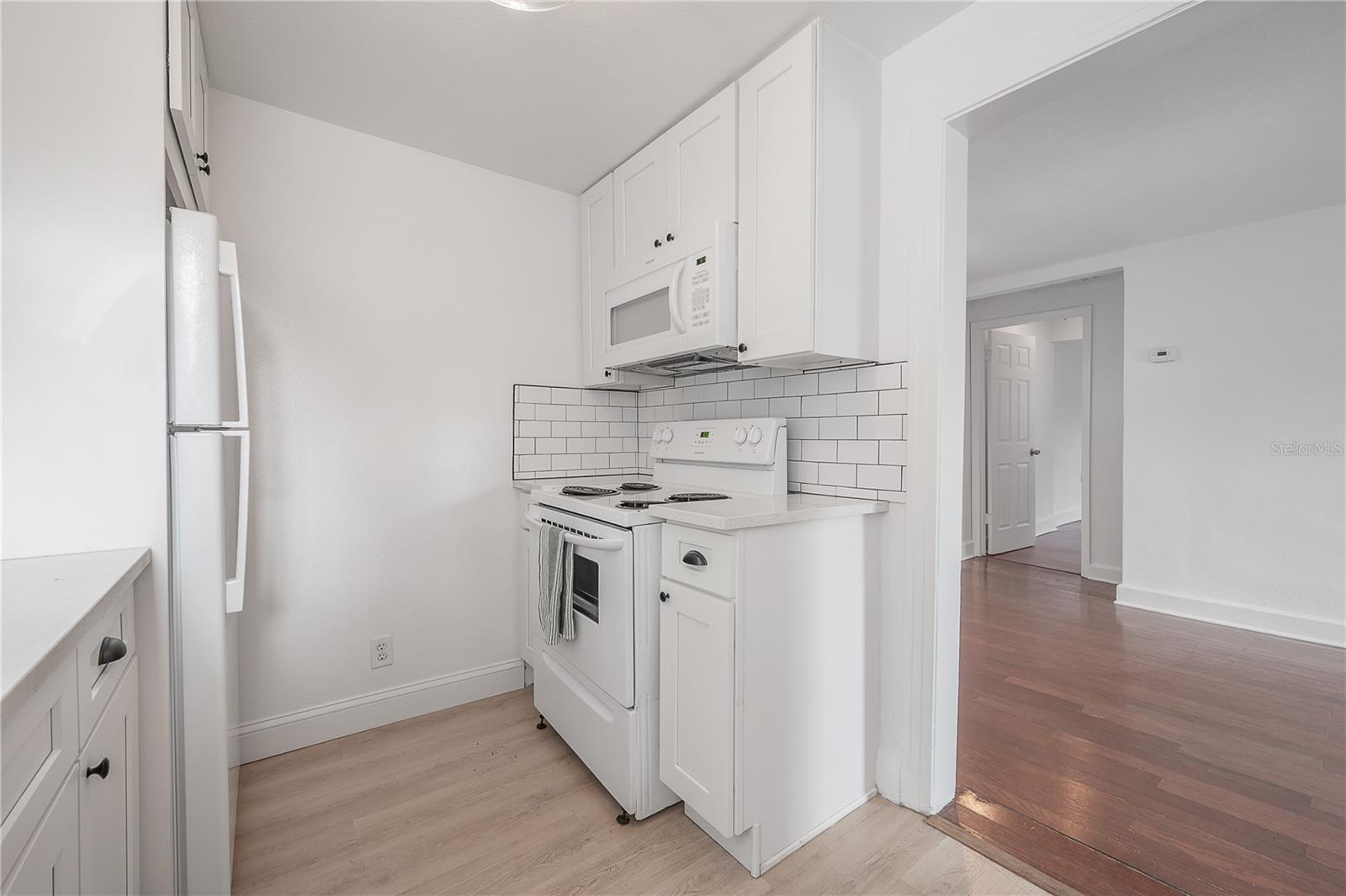 405 E CAYUGA ST — photo 25