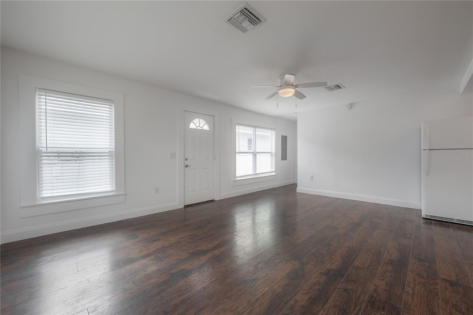 405 E CAYUGA ST — photo 12