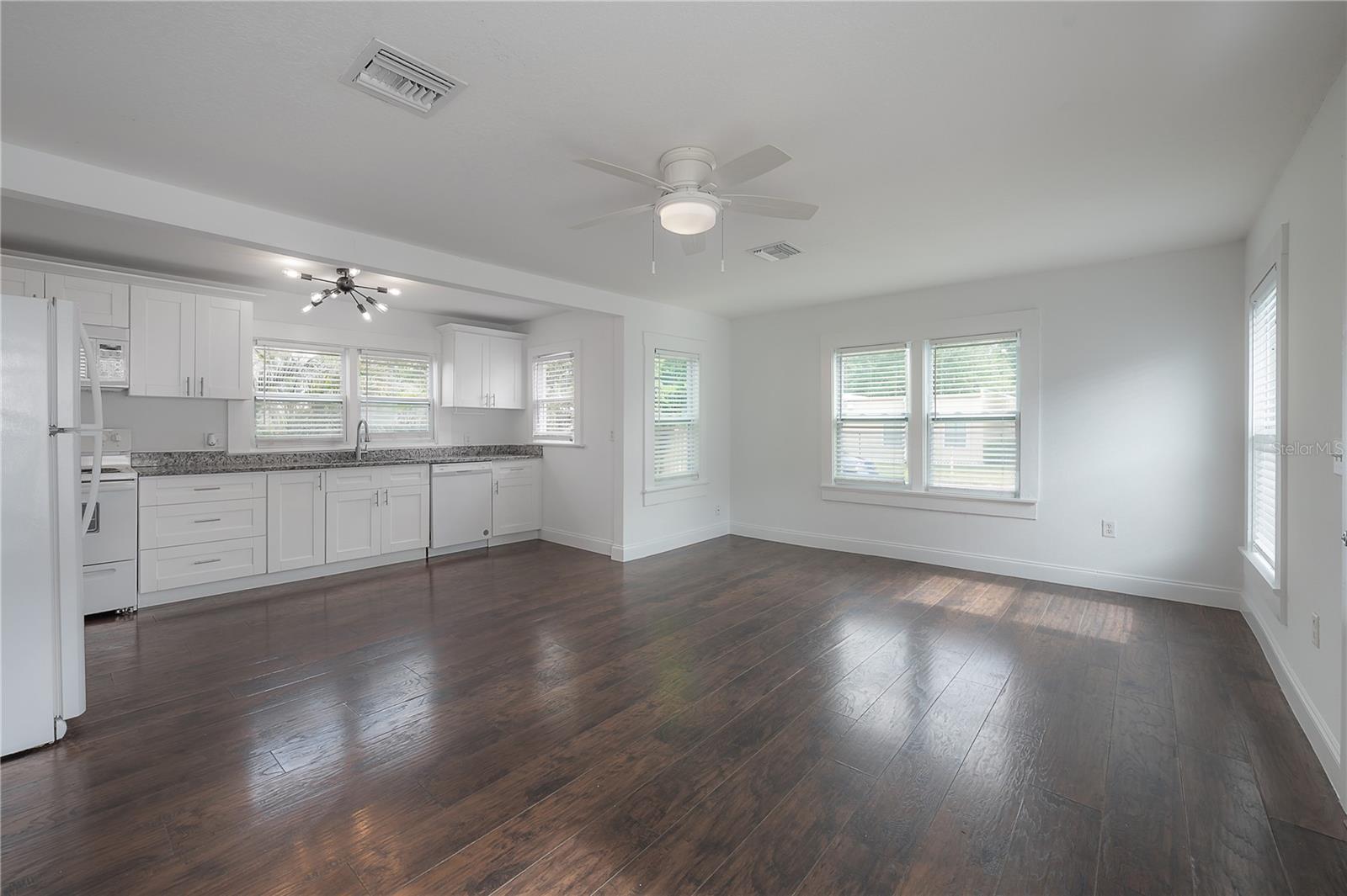 405 E CAYUGA ST — photo 6