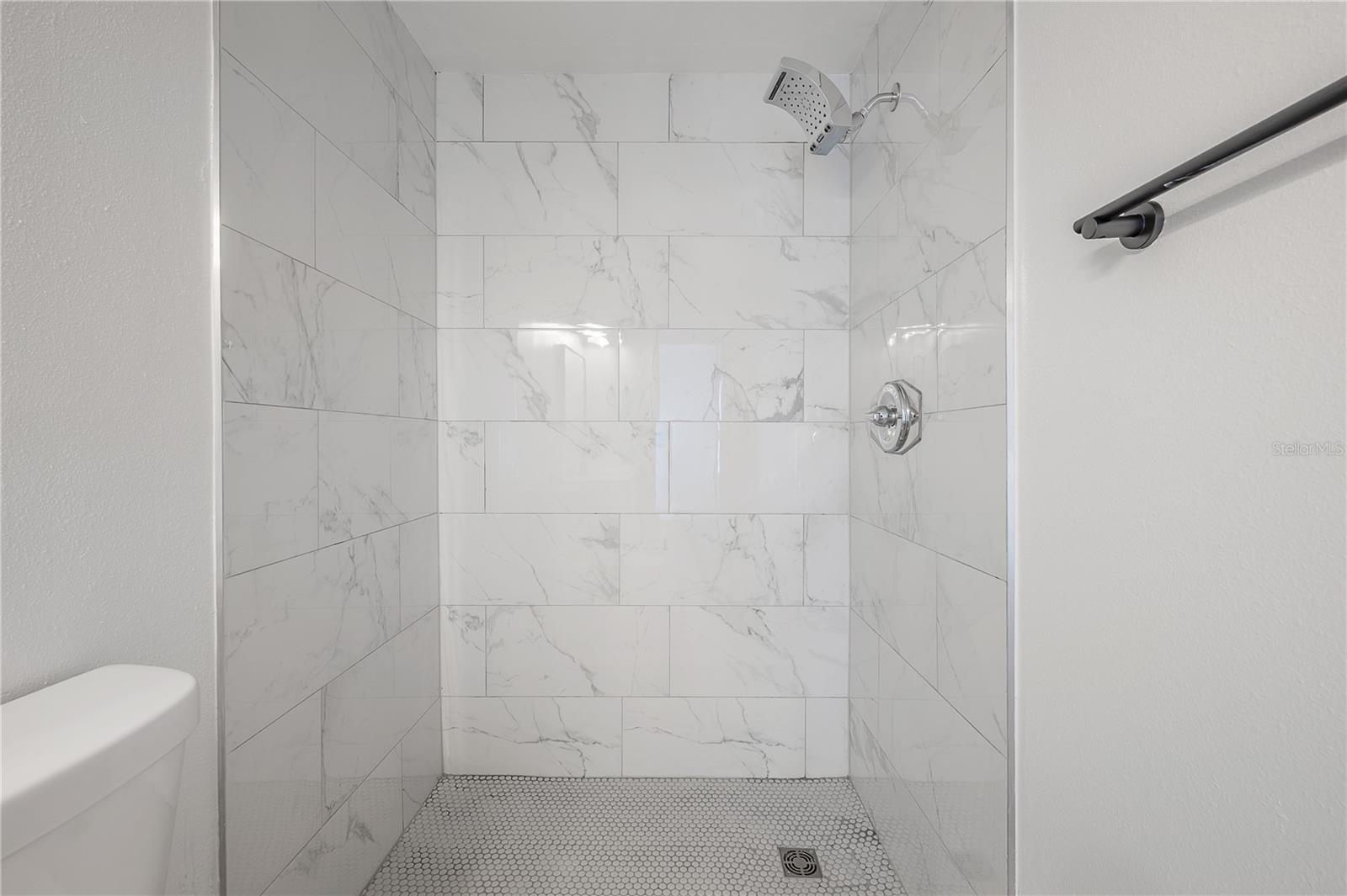 405 E CAYUGA ST — photo 34