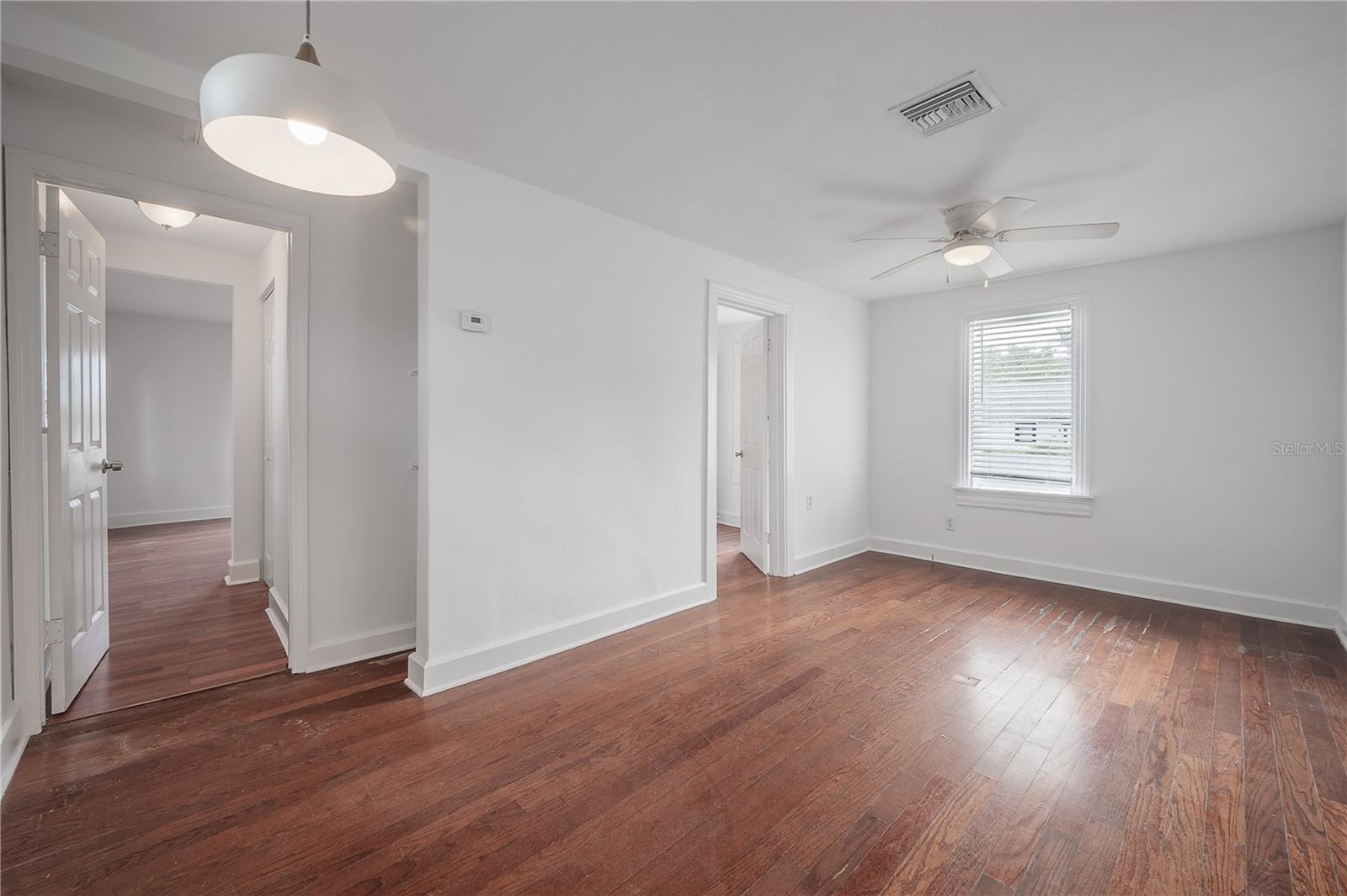 405 E CAYUGA ST — photo 30