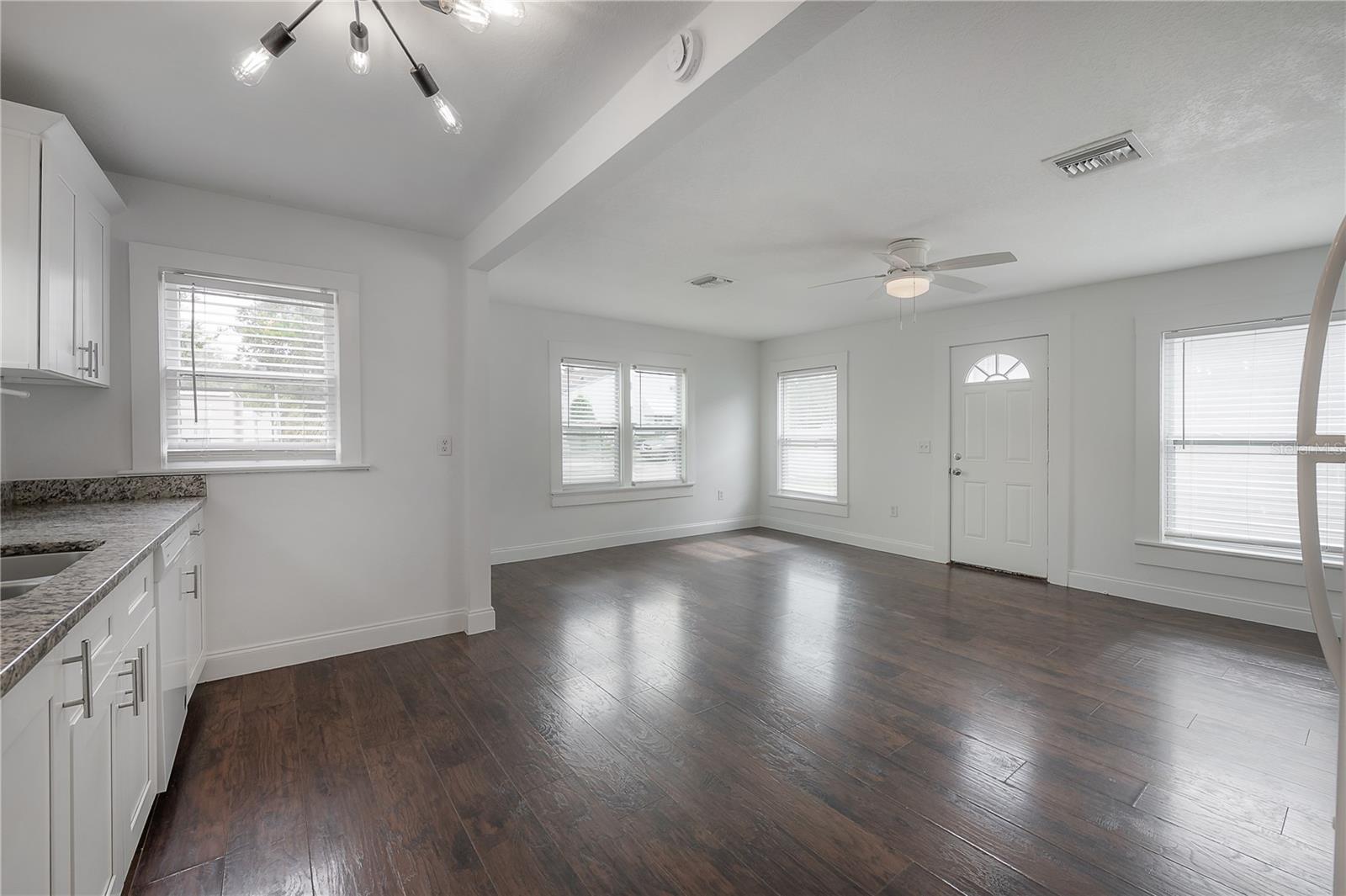 405 E CAYUGA ST — photo 7