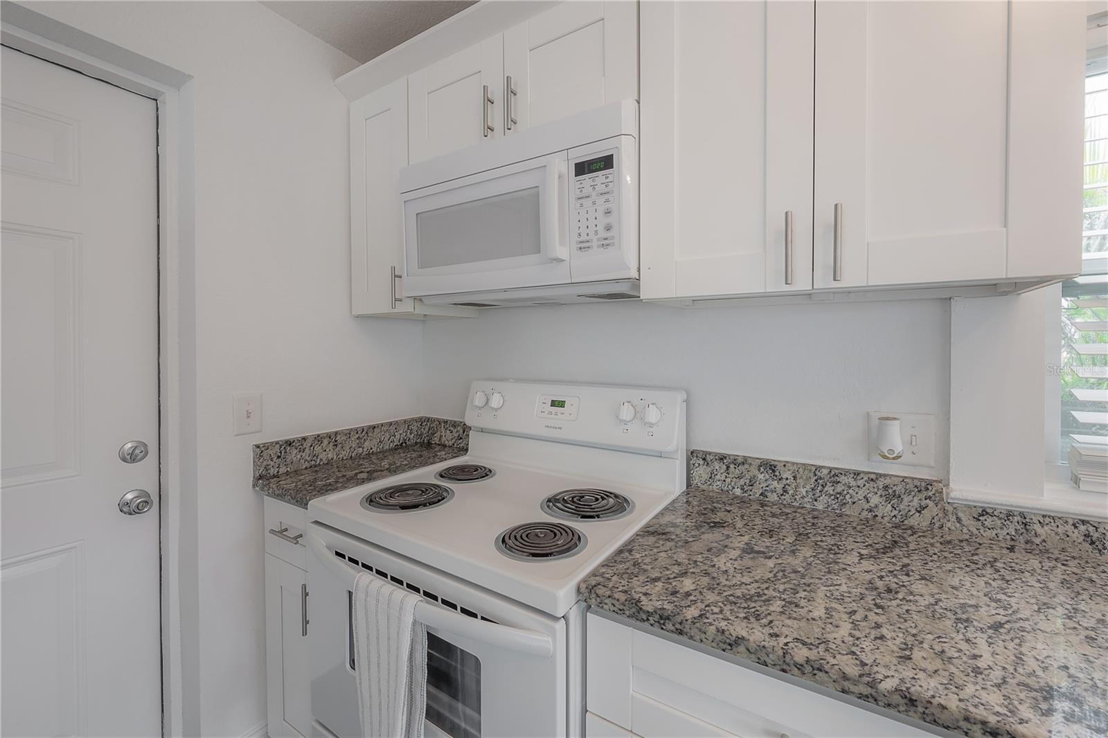 405 E CAYUGA ST — photo 9