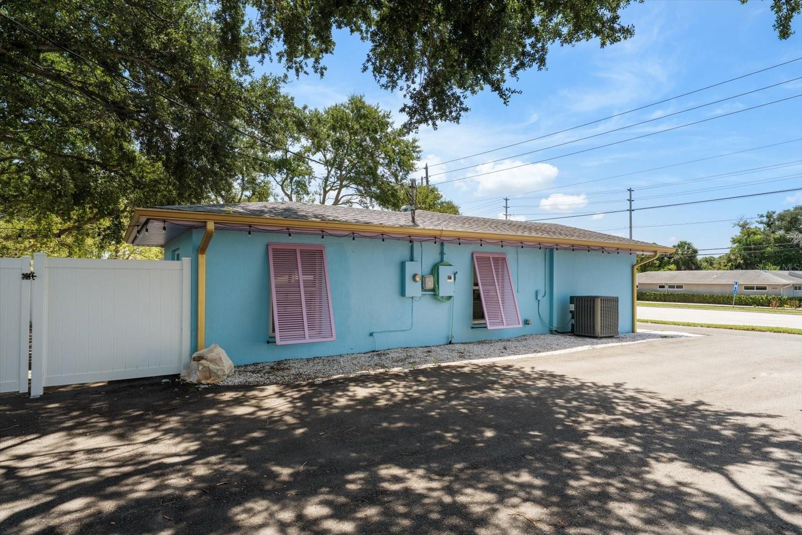 2050 W BAY DR — photo 52