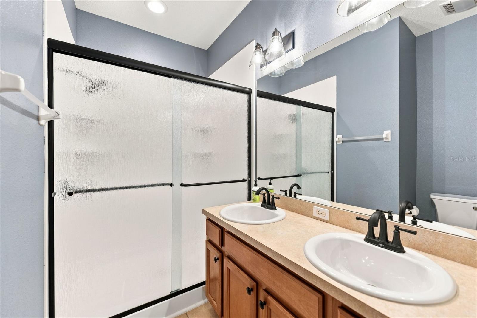 5852 AUTUMN SHIRE — photo 19