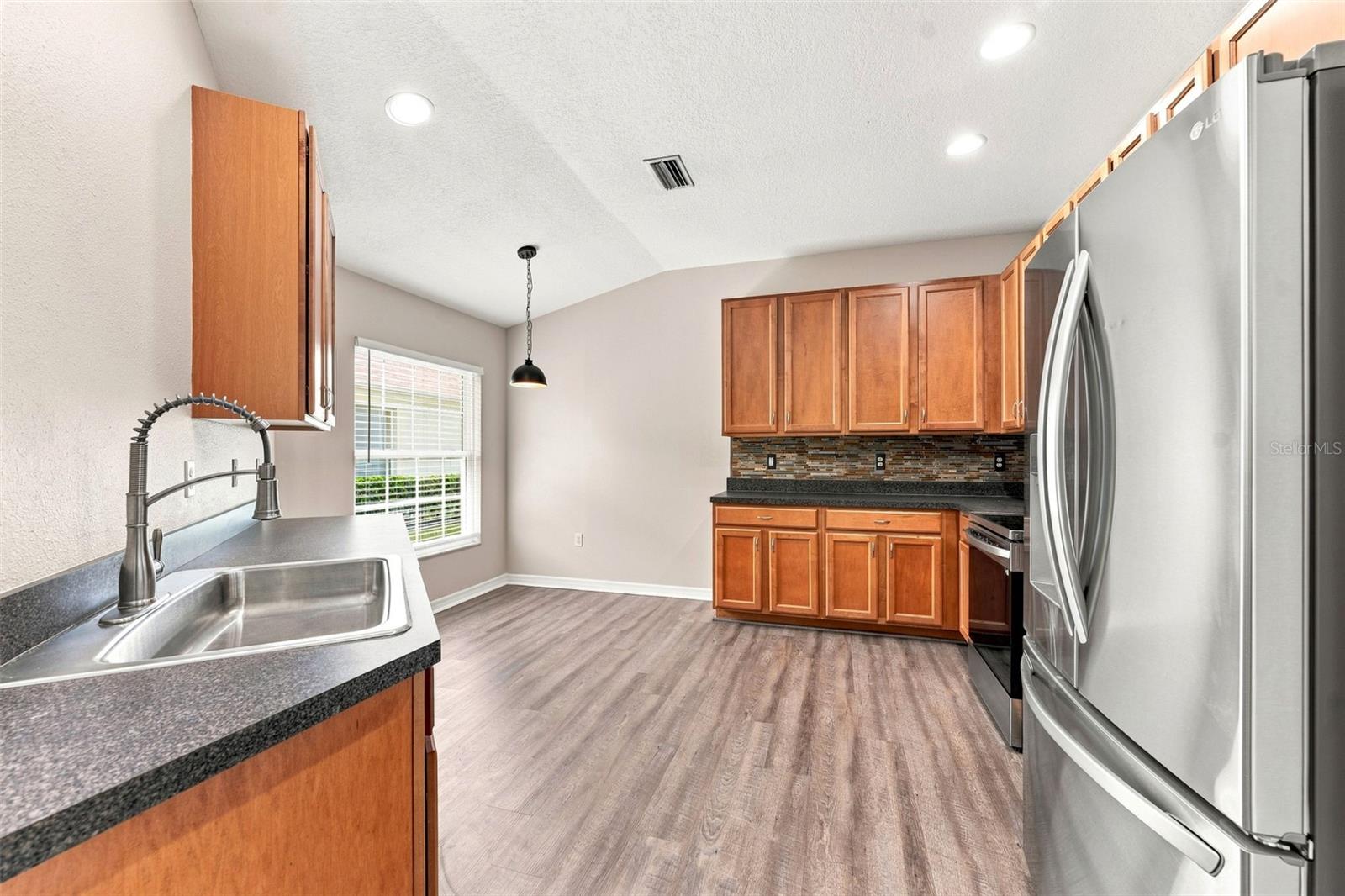 5852 AUTUMN SHIRE — photo 11