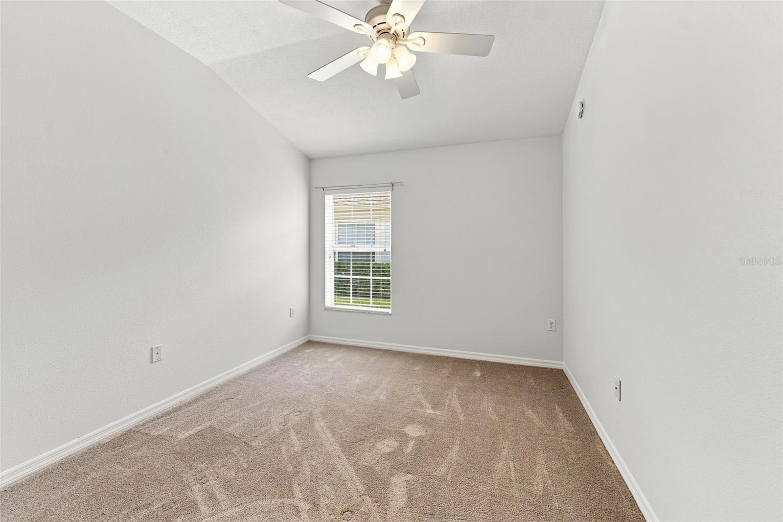 5852 AUTUMN SHIRE — photo 23