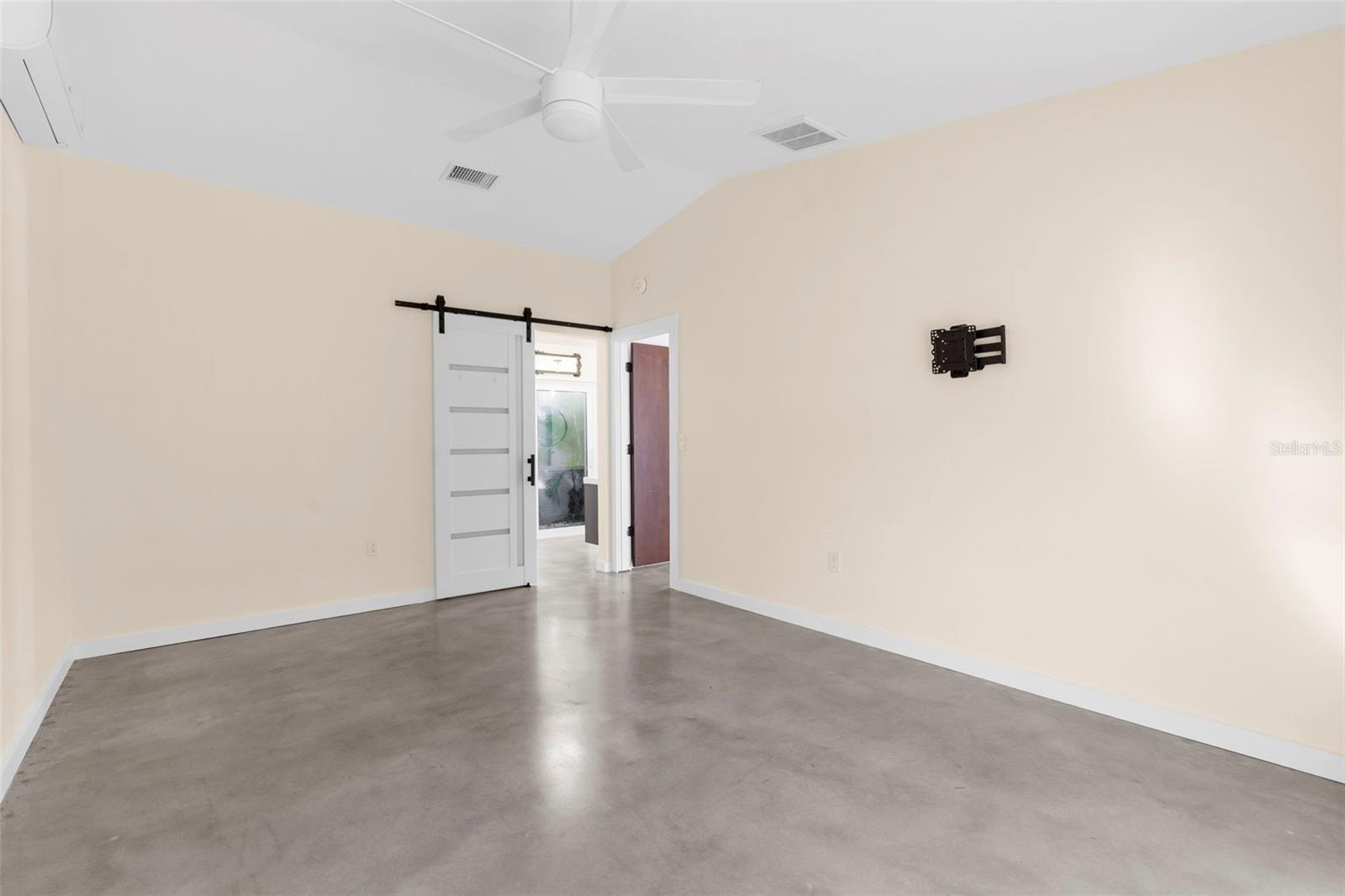 4250 MARLOWE DR — photo 4