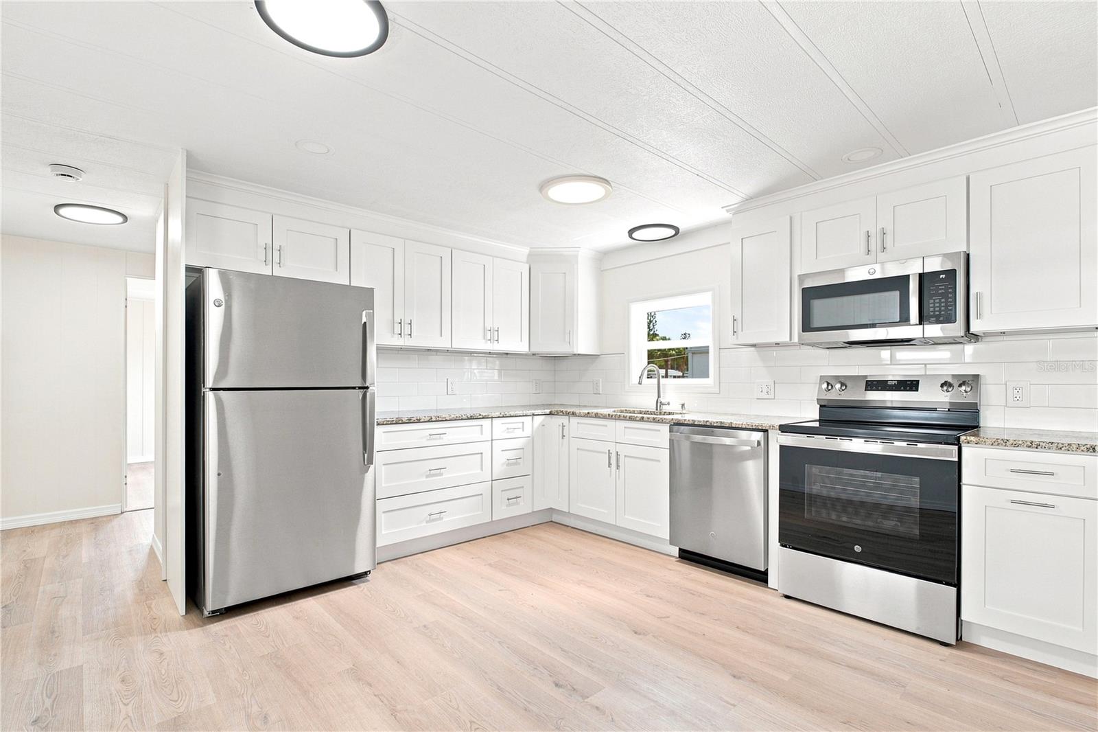 6711 CLEMENS BLVD — photo 8