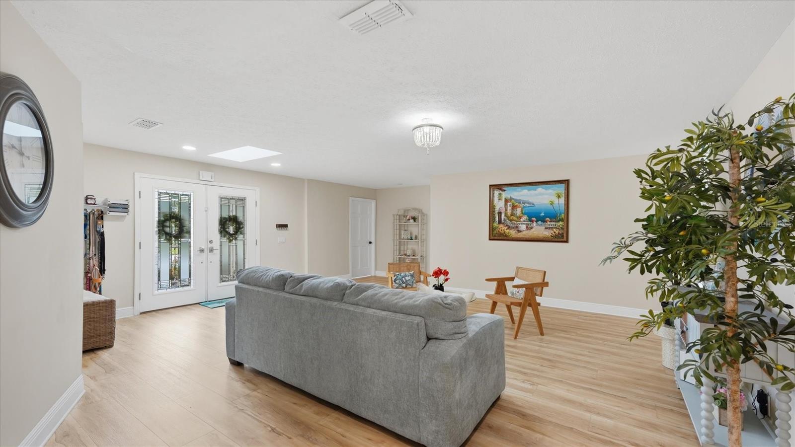 15127 PENNINGTON RD — photo 12