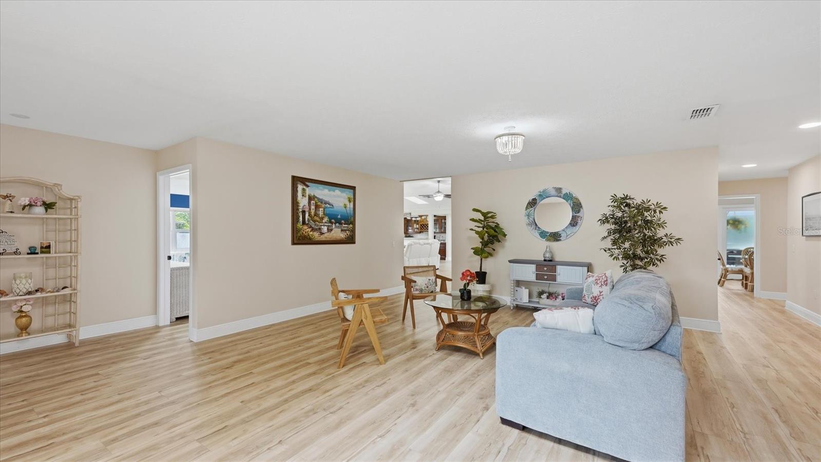 15127 PENNINGTON RD — photo 9