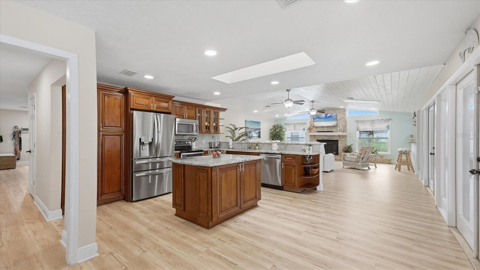 15127 PENNINGTON RD — photo 15