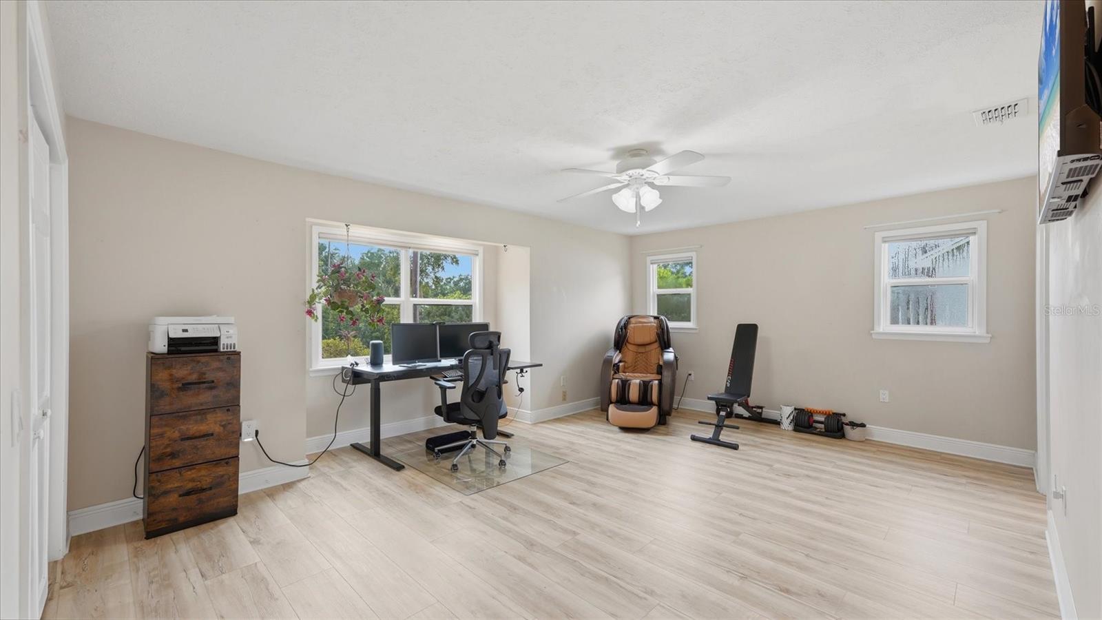 15127 PENNINGTON RD — photo 41