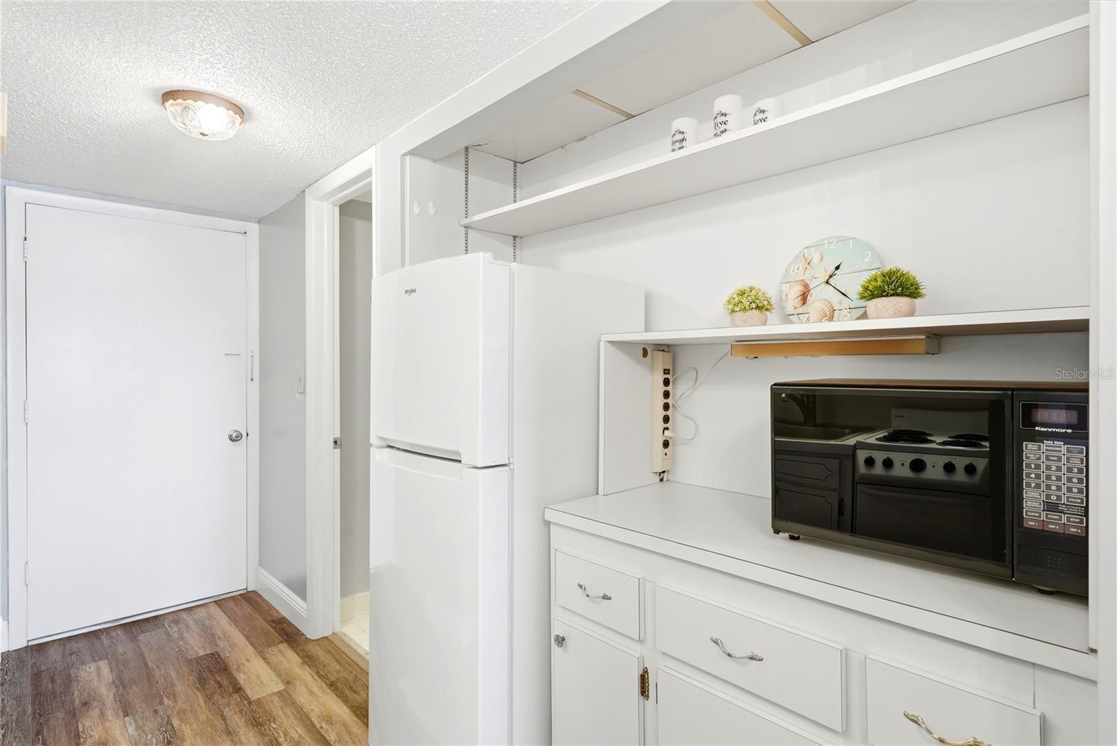 4725 COVE CIR #306 — photo 4