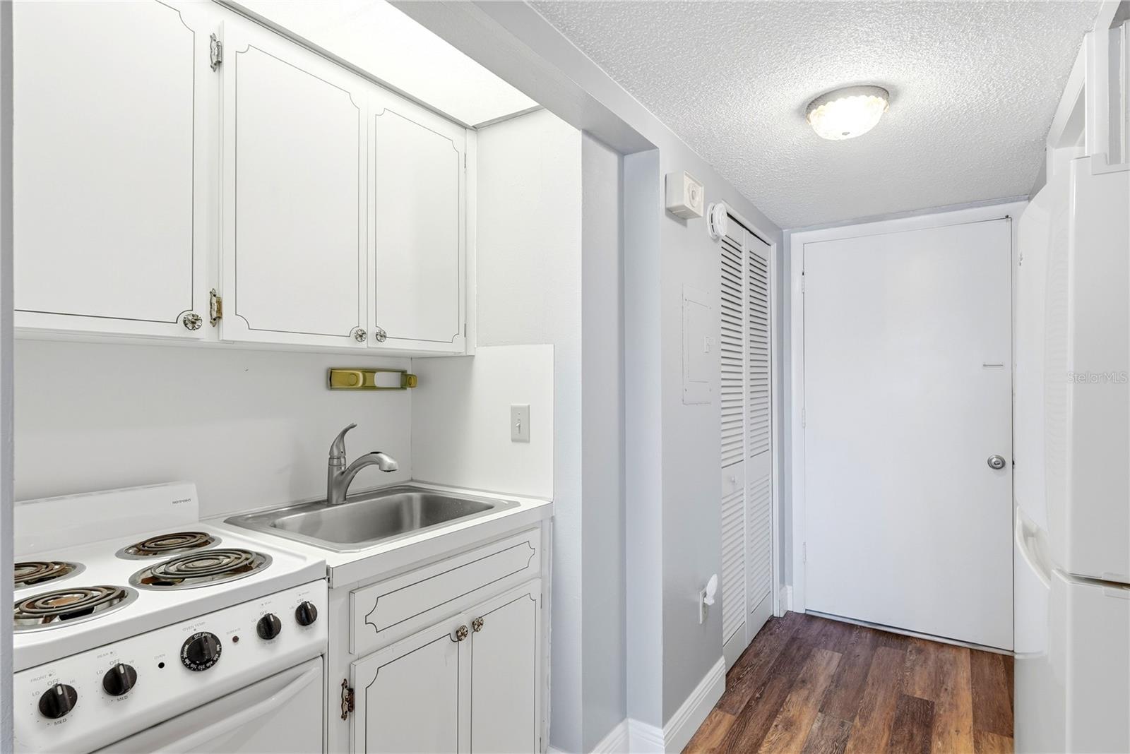4725 COVE CIR #306 — photo 5