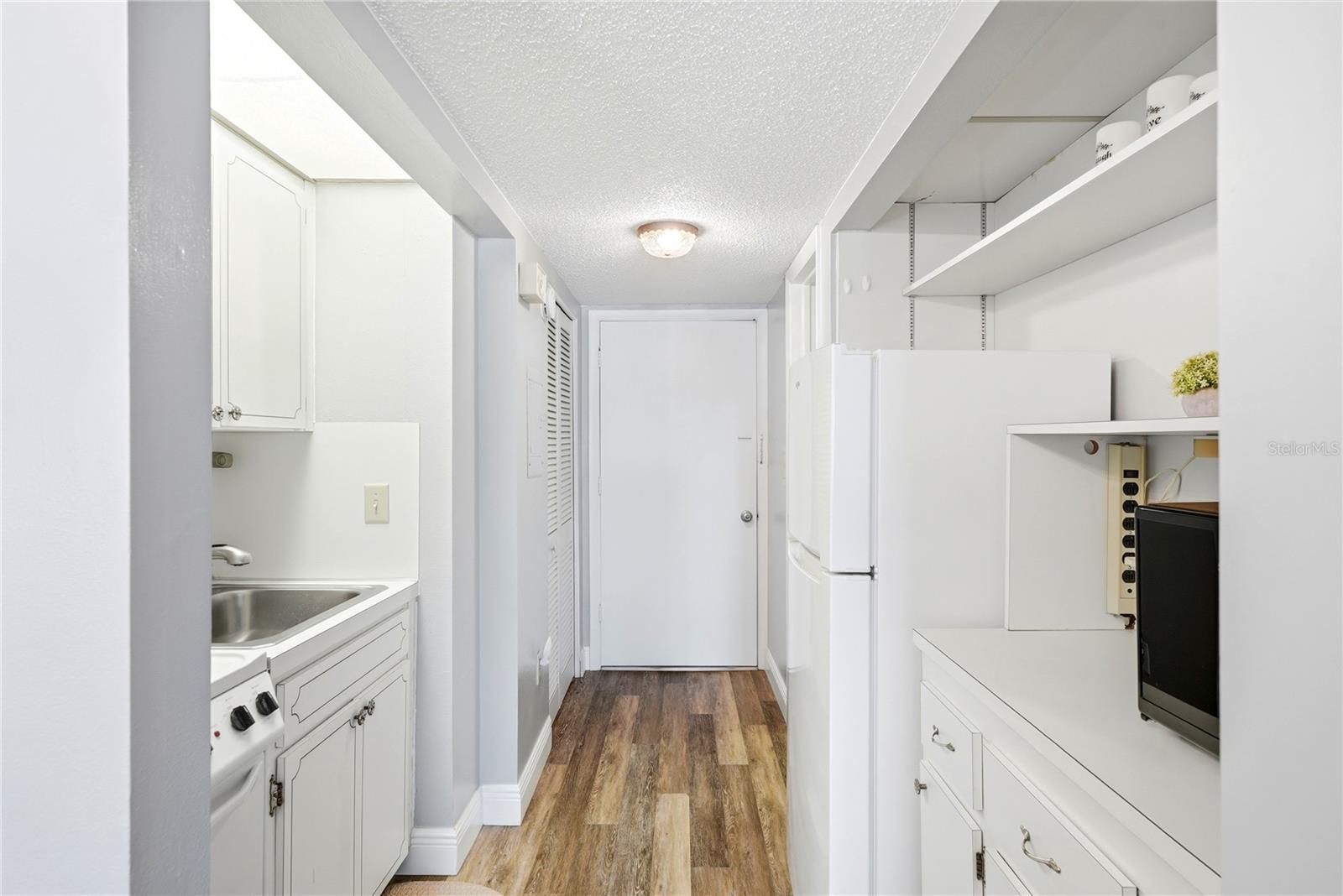 4725 COVE CIR #306 — photo 3