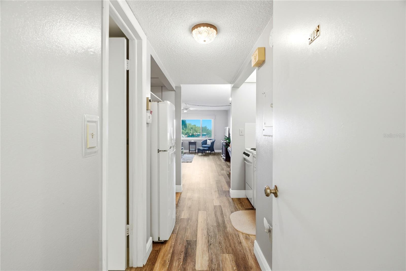 4725 COVE CIR #306 — photo 2