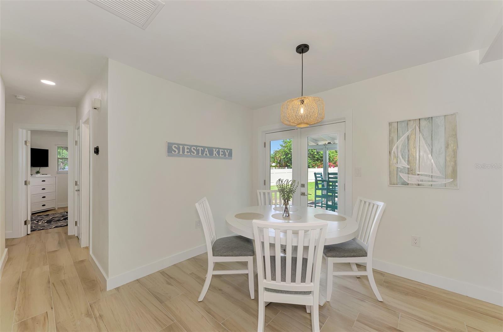 1731 REDWOOD ST — photo 10