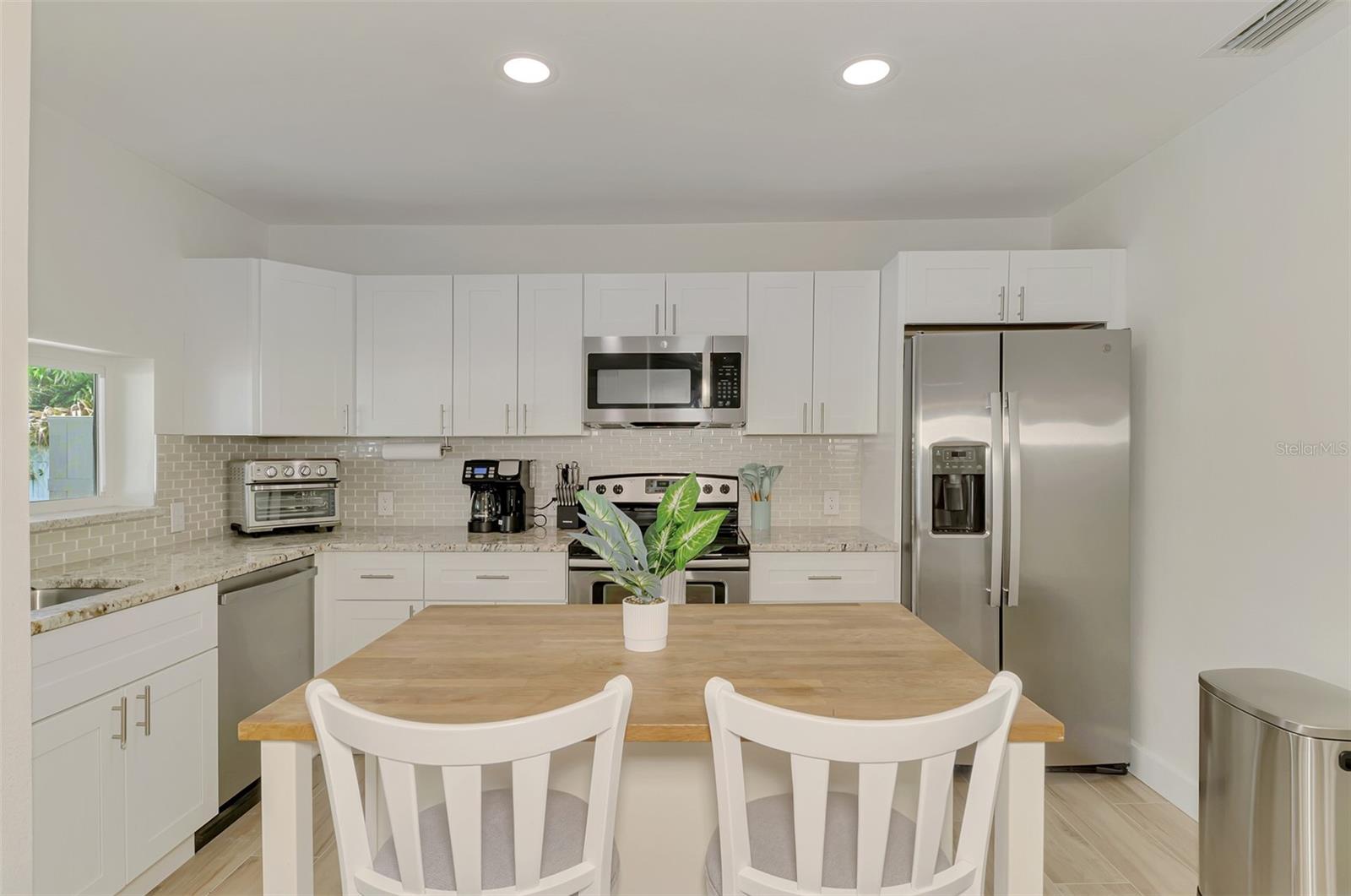 1731 REDWOOD ST — photo 15