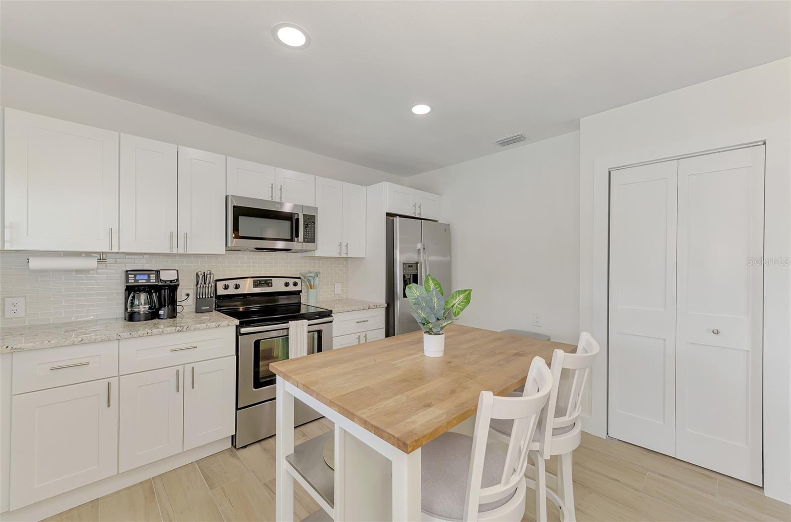 1731 REDWOOD ST — photo 16