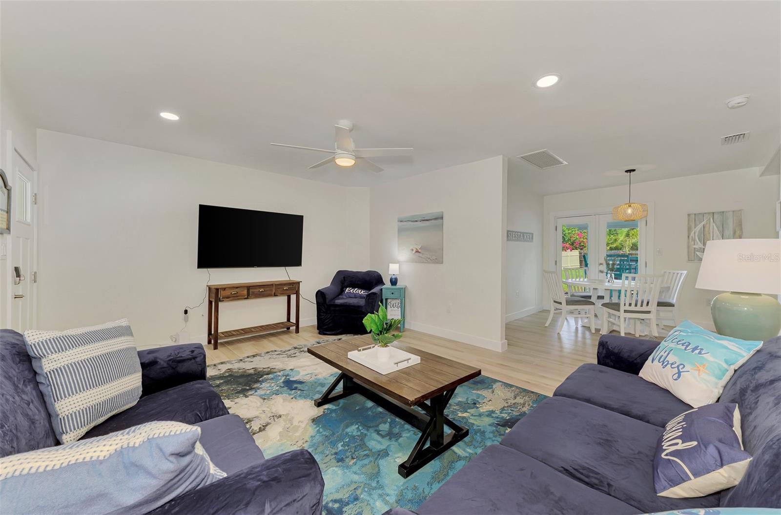 1731 REDWOOD ST — photo 9