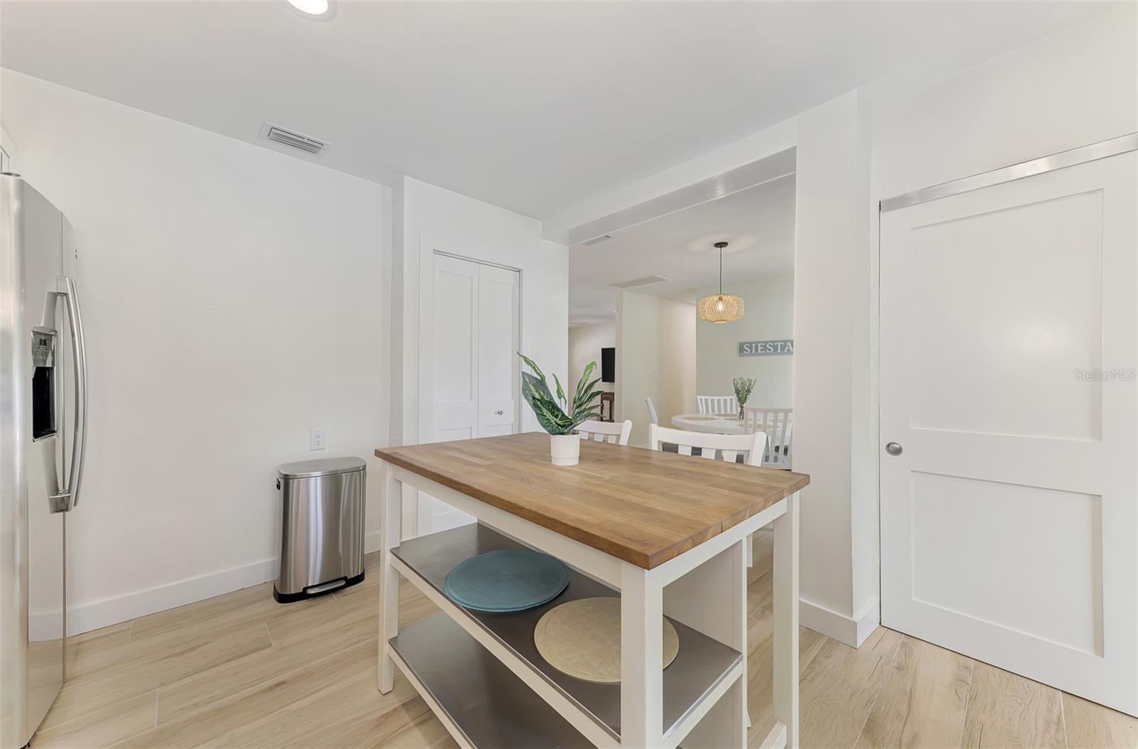 1731 REDWOOD ST — photo 21