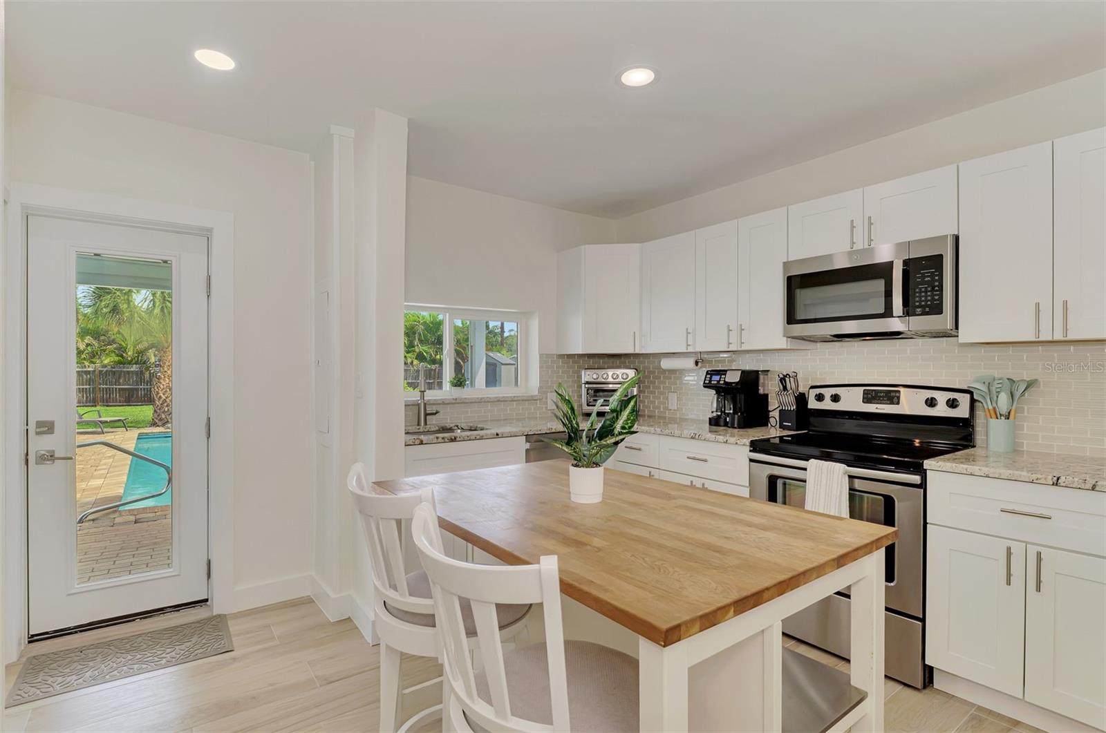 1731 REDWOOD ST — photo 14